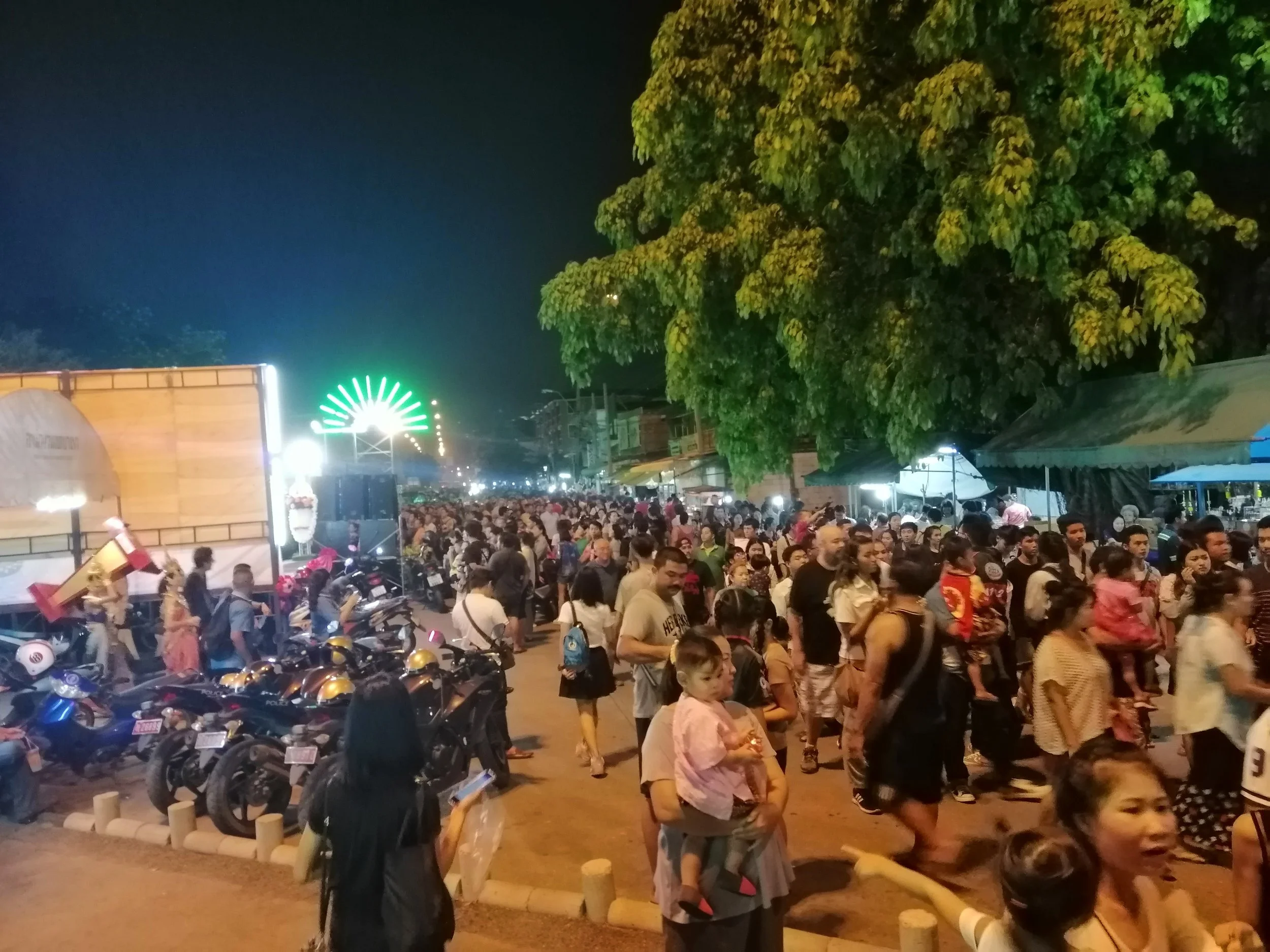 2018 Pics with Gift in Thailand (119).jpg