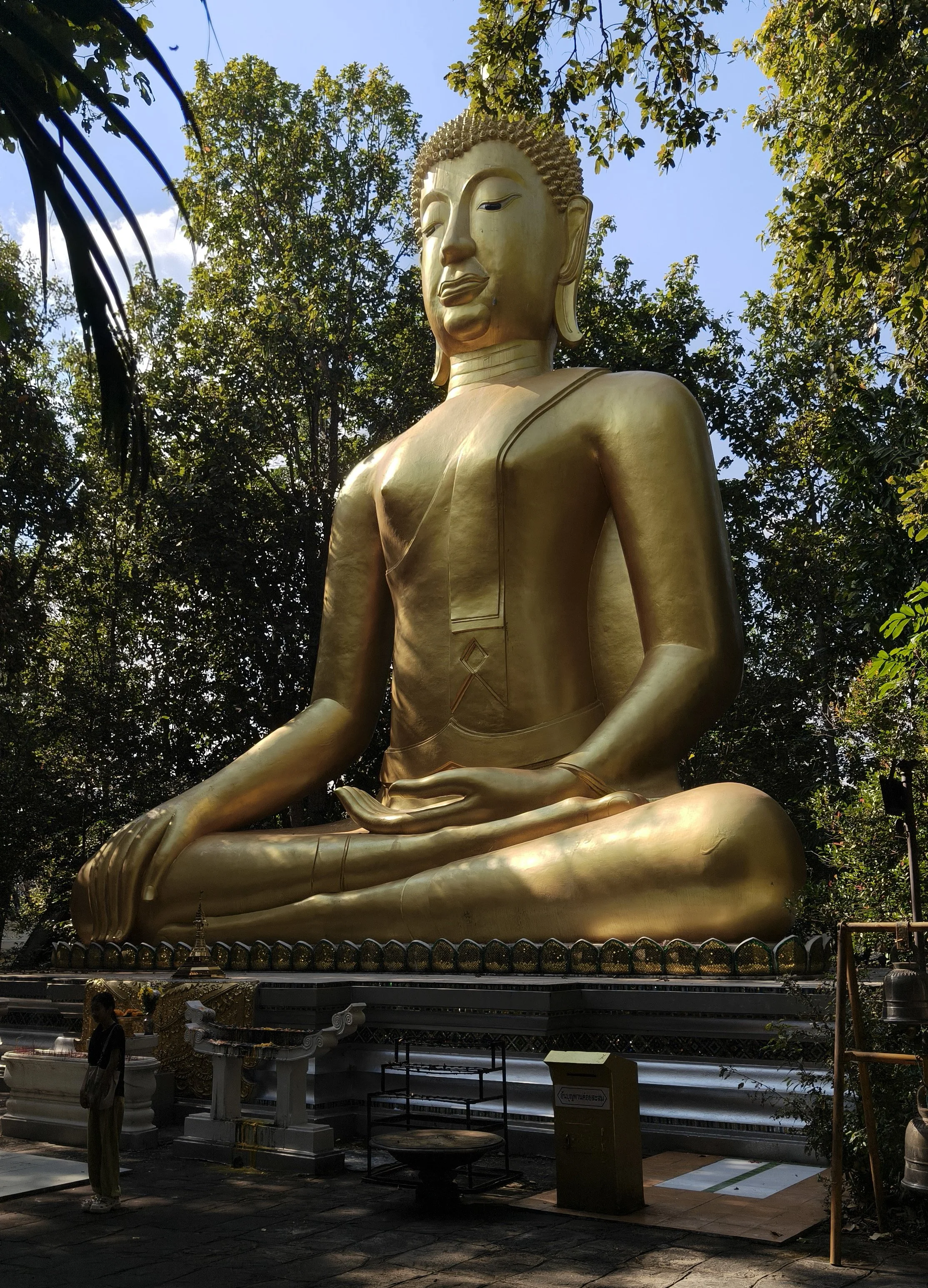 Wat Analayothipyaram (Luang Pu Phaibun) Phayao Thailand (16).jpg