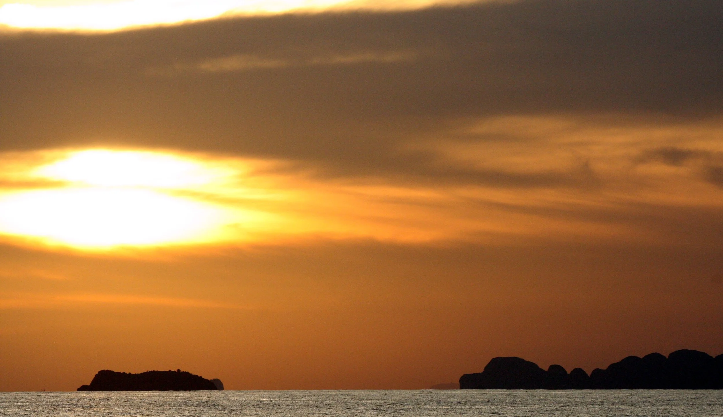 KOH LANTA - 2008 -  SUNSET AT OTTO'S (24).JPG