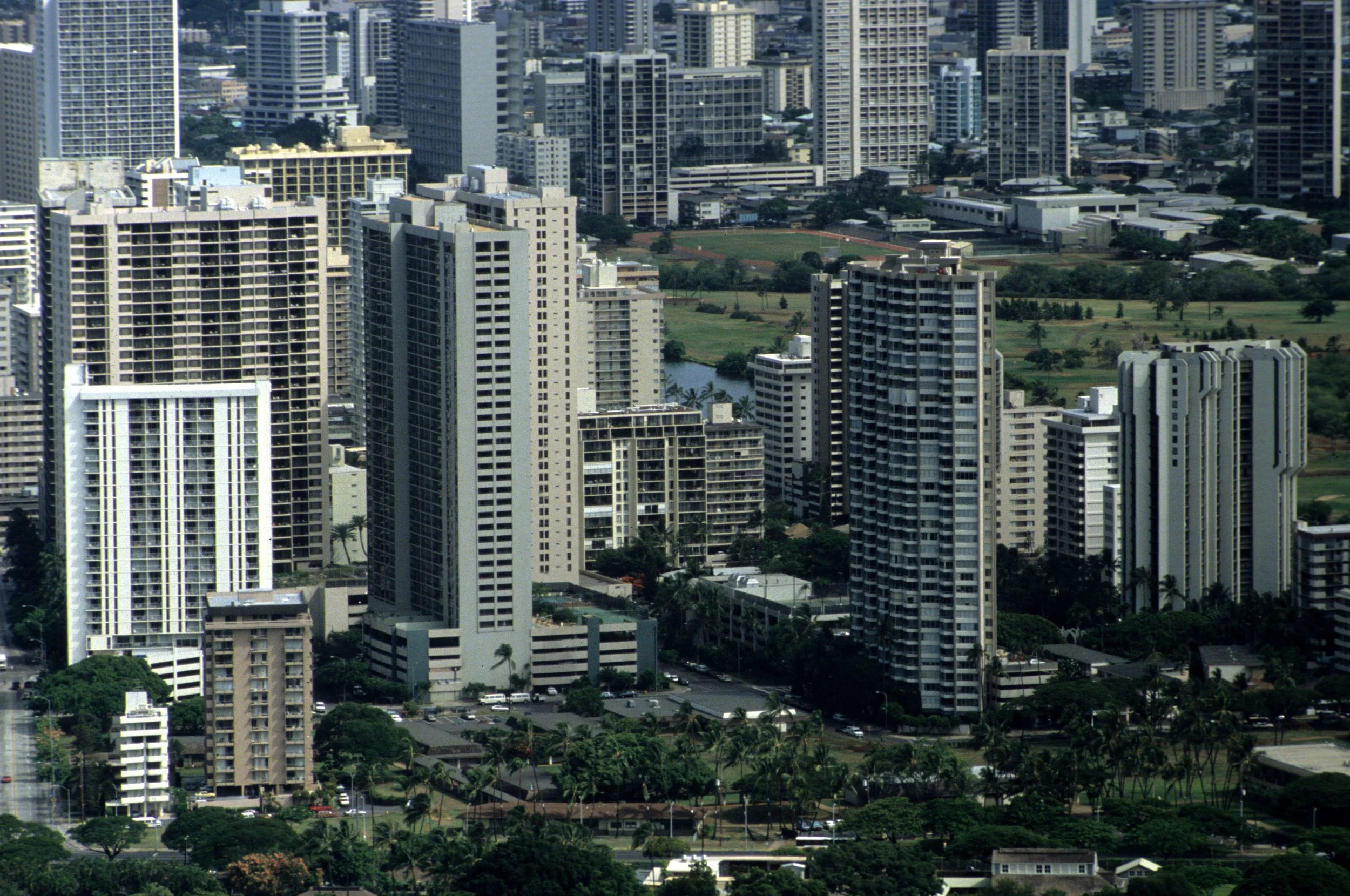 HAWAII - OAHU - WAIKIKI BEACH AND DOWNTOWN (3).jpg