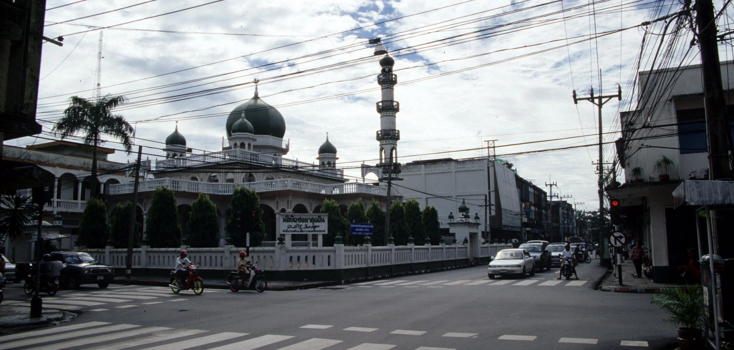 2004 Nakhonsithammarat Markets, Monks and Baby Cokie (22).jpg