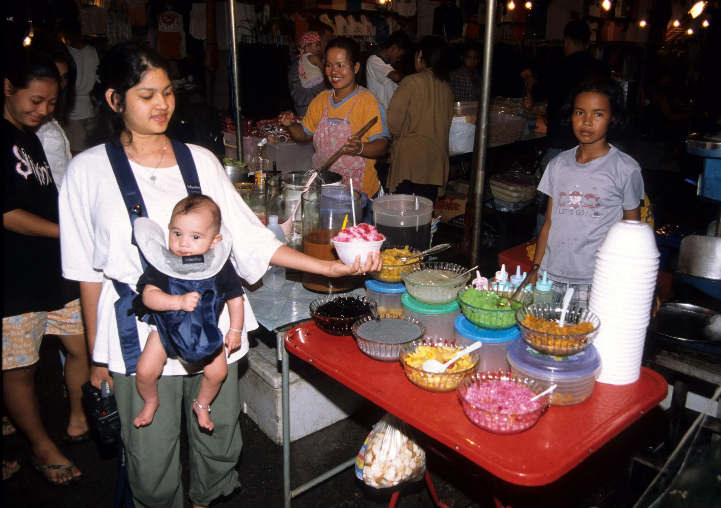 2004 Nakhonsithammarat Markets, Monks and Baby Cokie (71).jpg