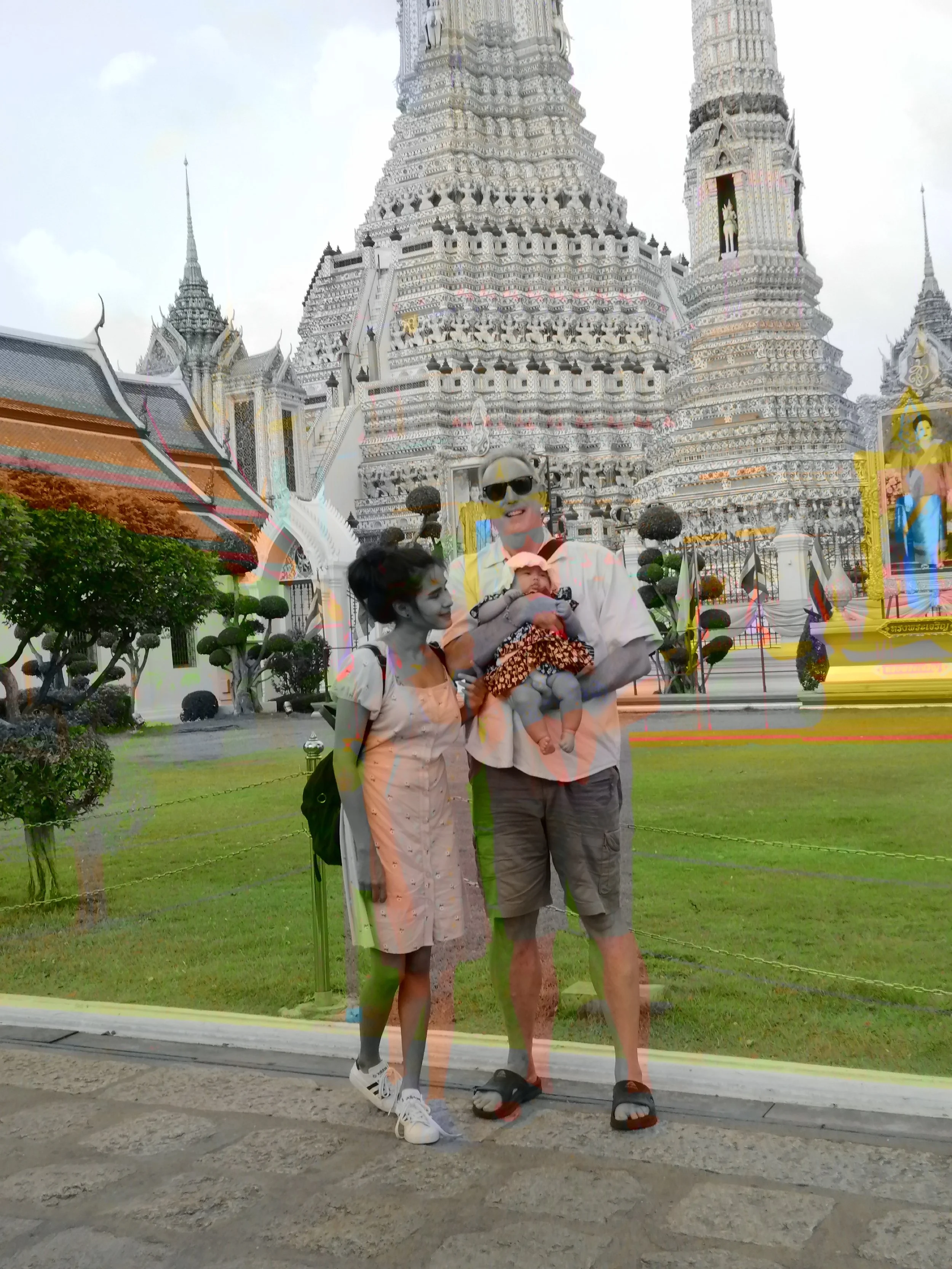 2020 Wat Arun with Liana, Cokie and Gift (10).jpg