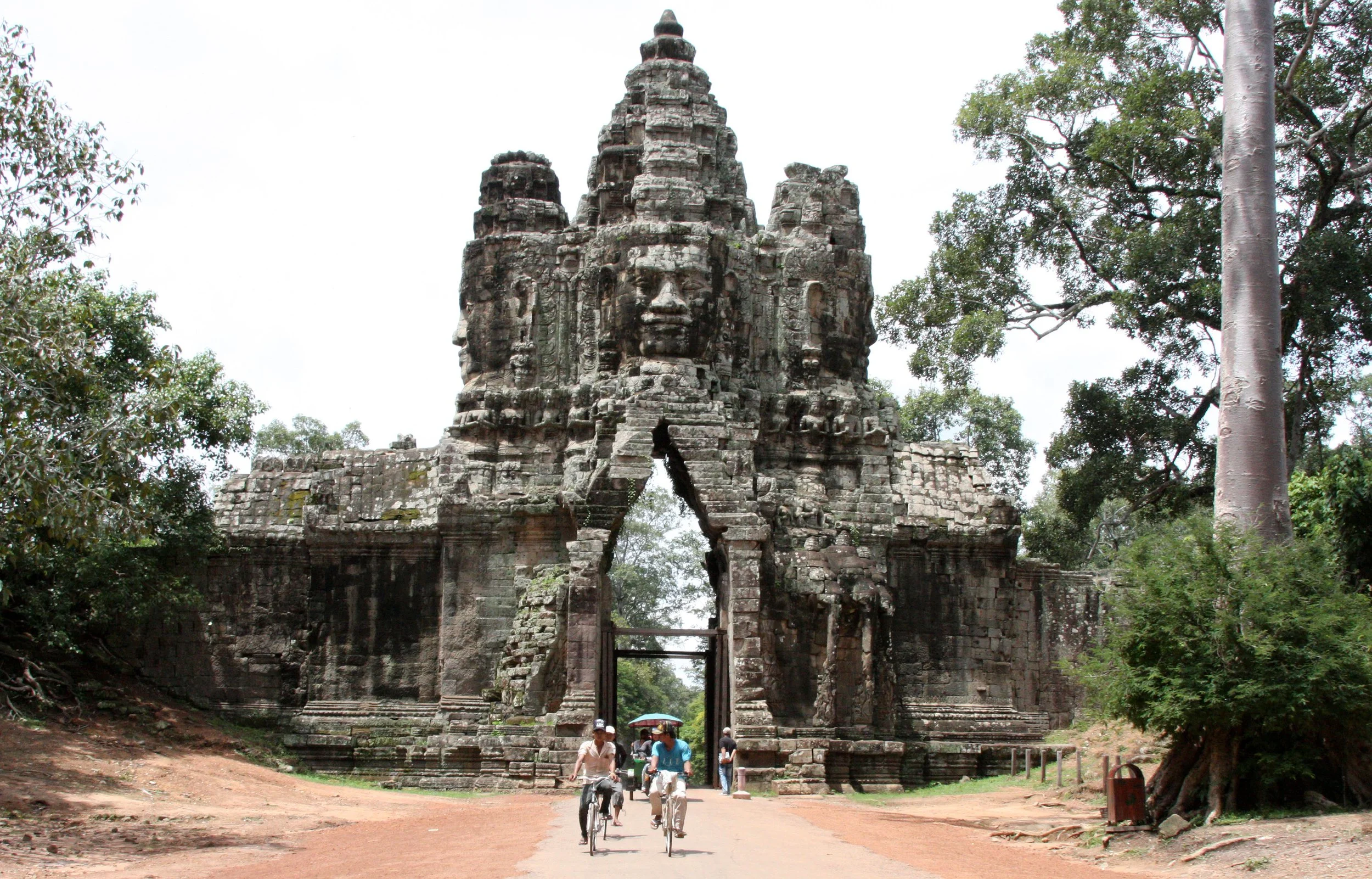 BAYON TEMPLE CAMBODIA - JULY 2010 (1).JPG