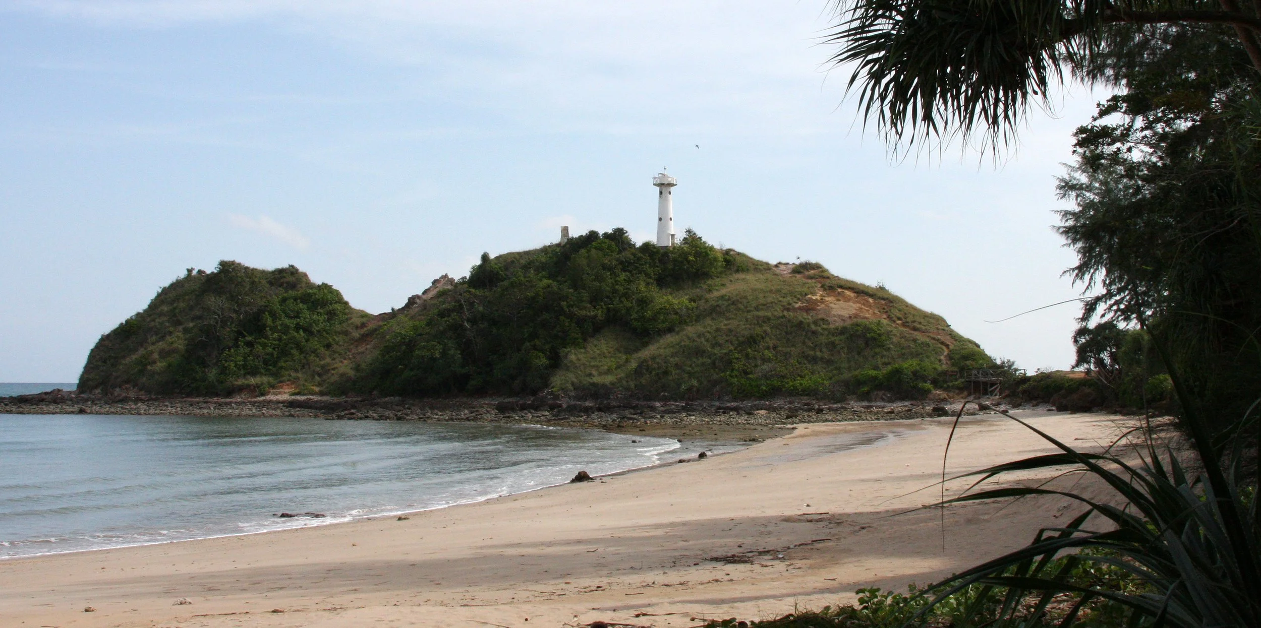 2010-7-9 HANGING IN KOH LANTA THAILAND (1).JPG