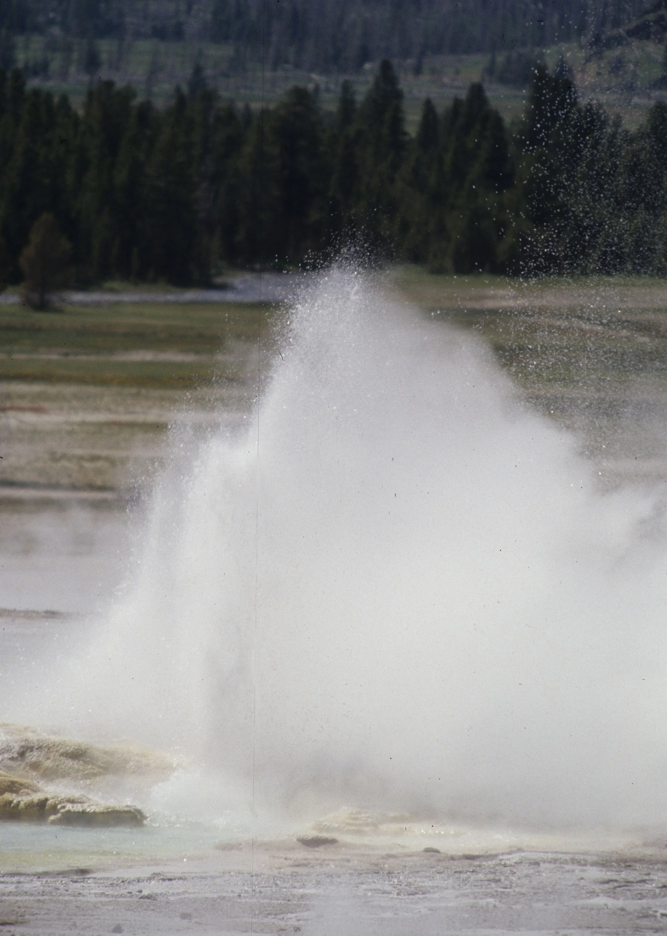 YELLOWSTONE - GEYSER VALLEY J.jpg