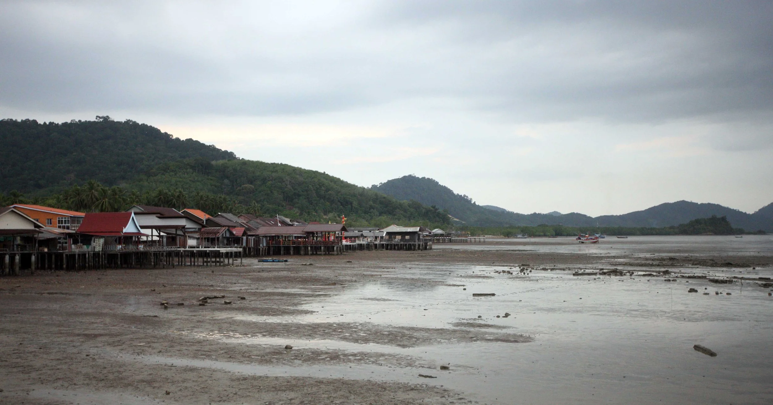 2015 Koh Lanta Songkran with friends from ISB (129).JPG