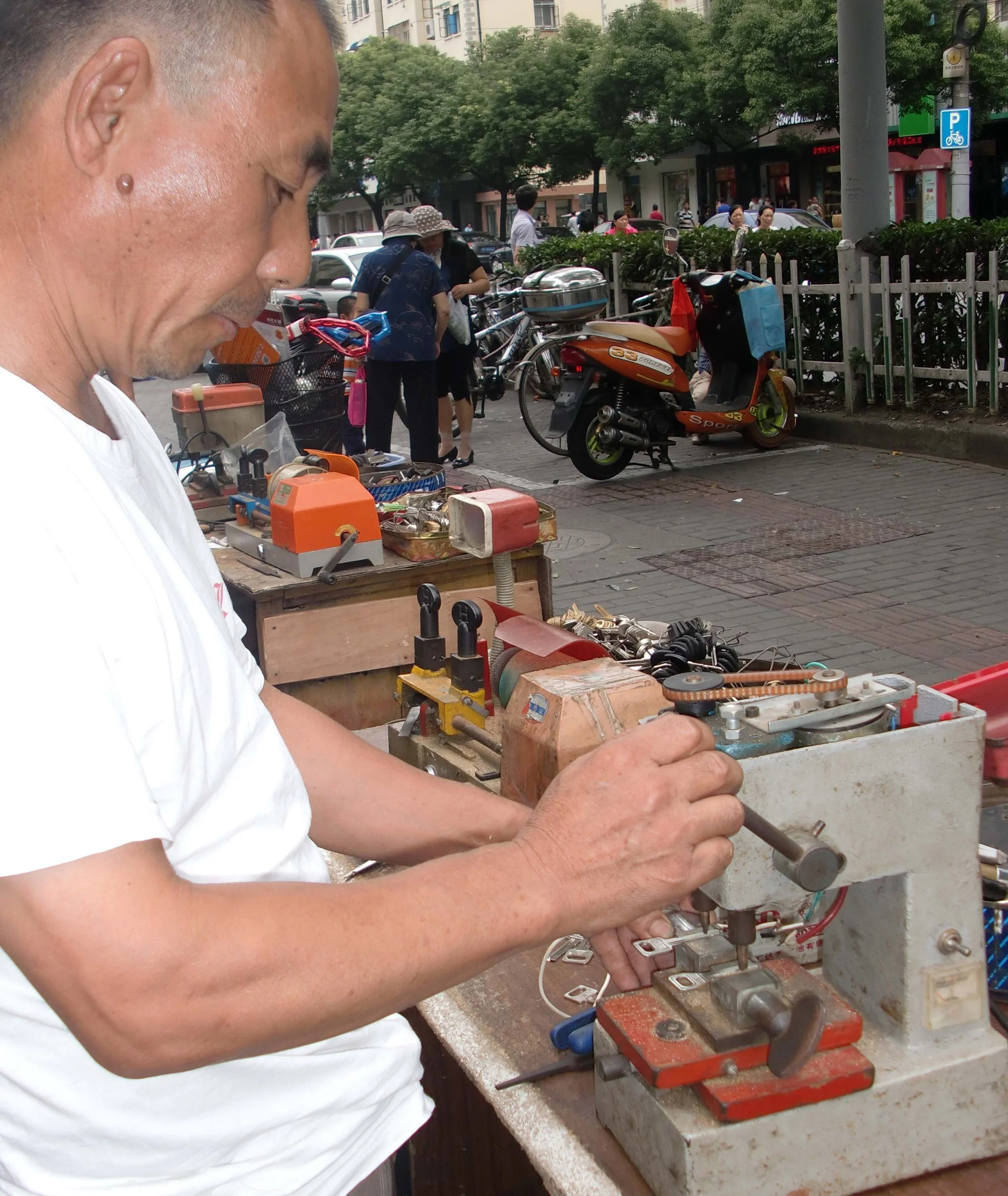 2011-9-11 SHOPPING IN JINQIAO (12).JPG