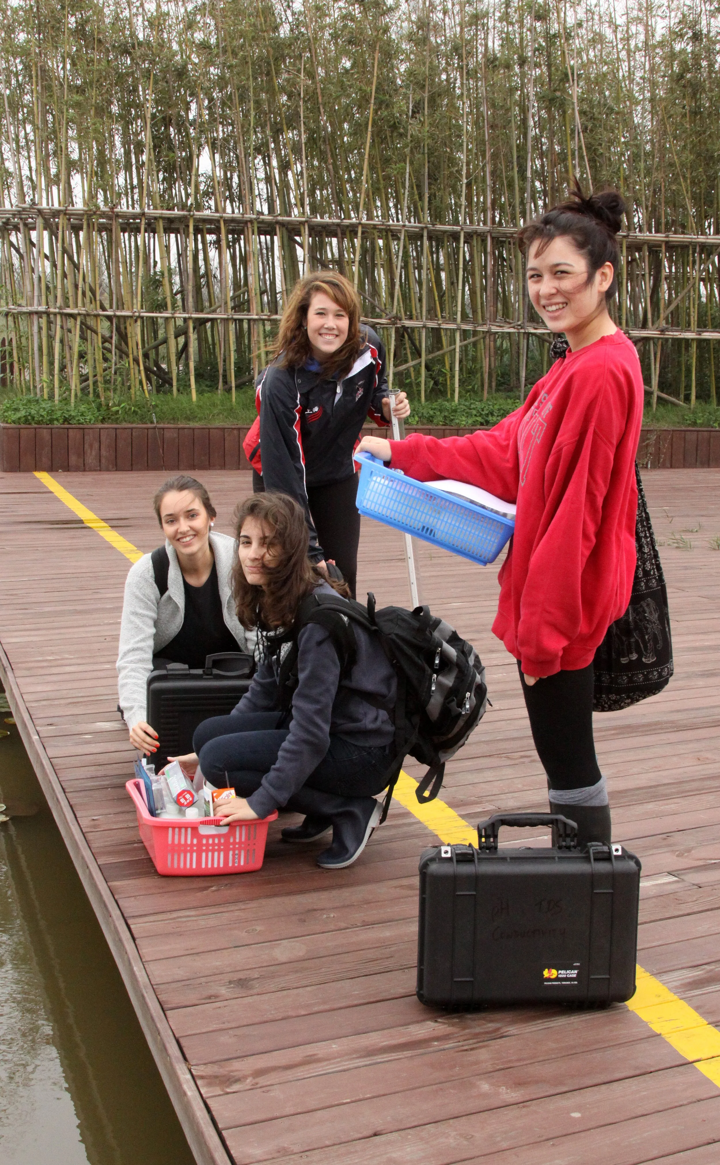 CHONGMING ISLAND DONGTAN WETLANDS RESERVE FIELD TRIP 2011 (16).JPG