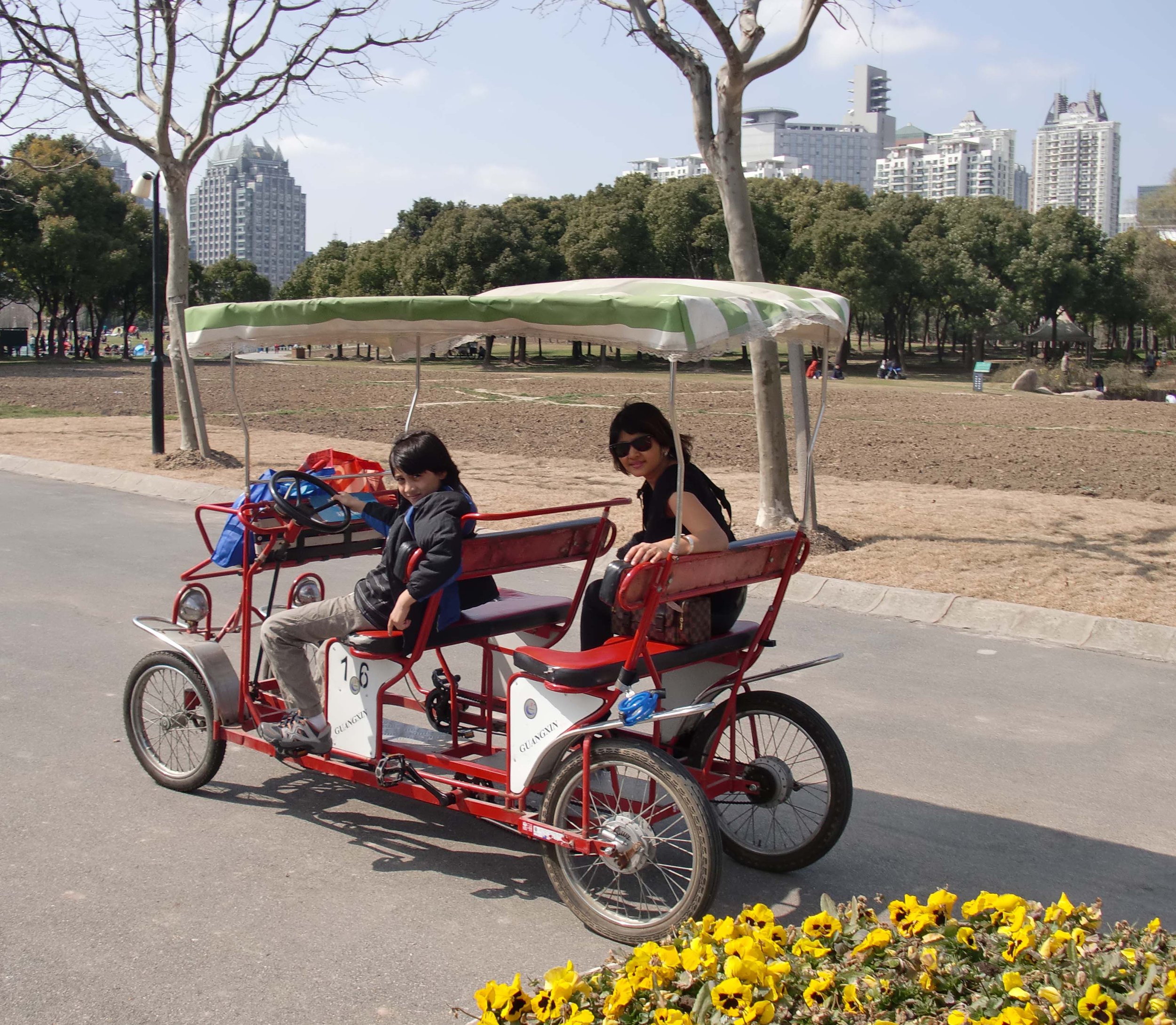 2011-3-13 CENTURY PARK SHANGHAI (8).JPG