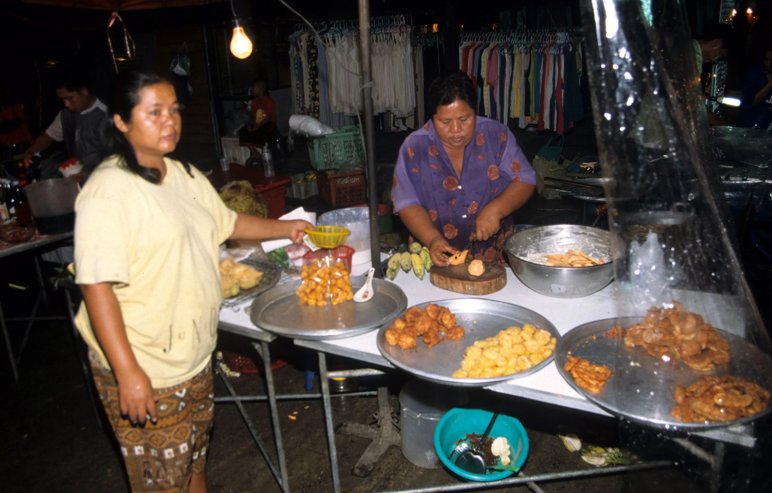 2004 Nakhonsithammarat Markets, Monks and Baby Cokie (44).jpg