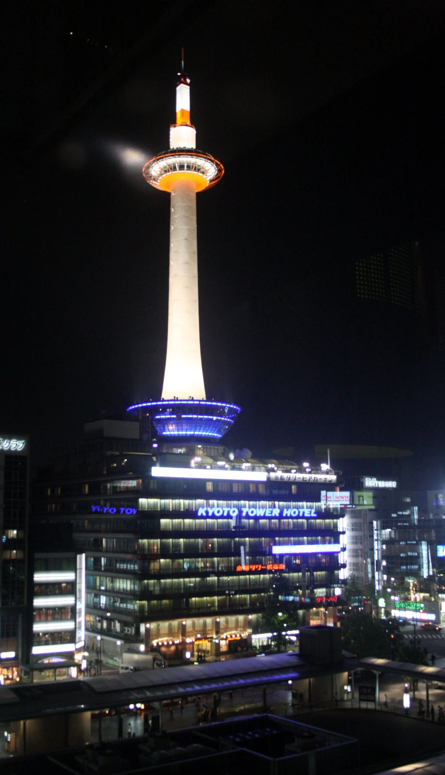 KYOTO - MAY 2009 - KYOTO TOWER (8).JPG