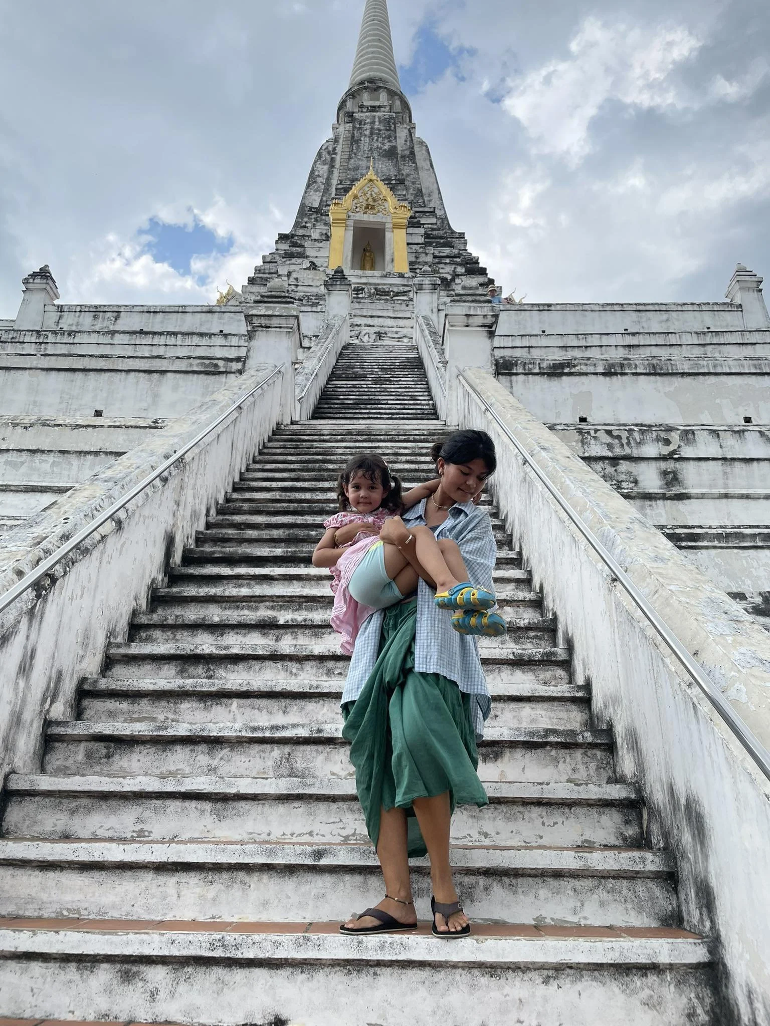 2022 Ayutthaya with Cokie. Liana & Lalita & Gift (56).jpg