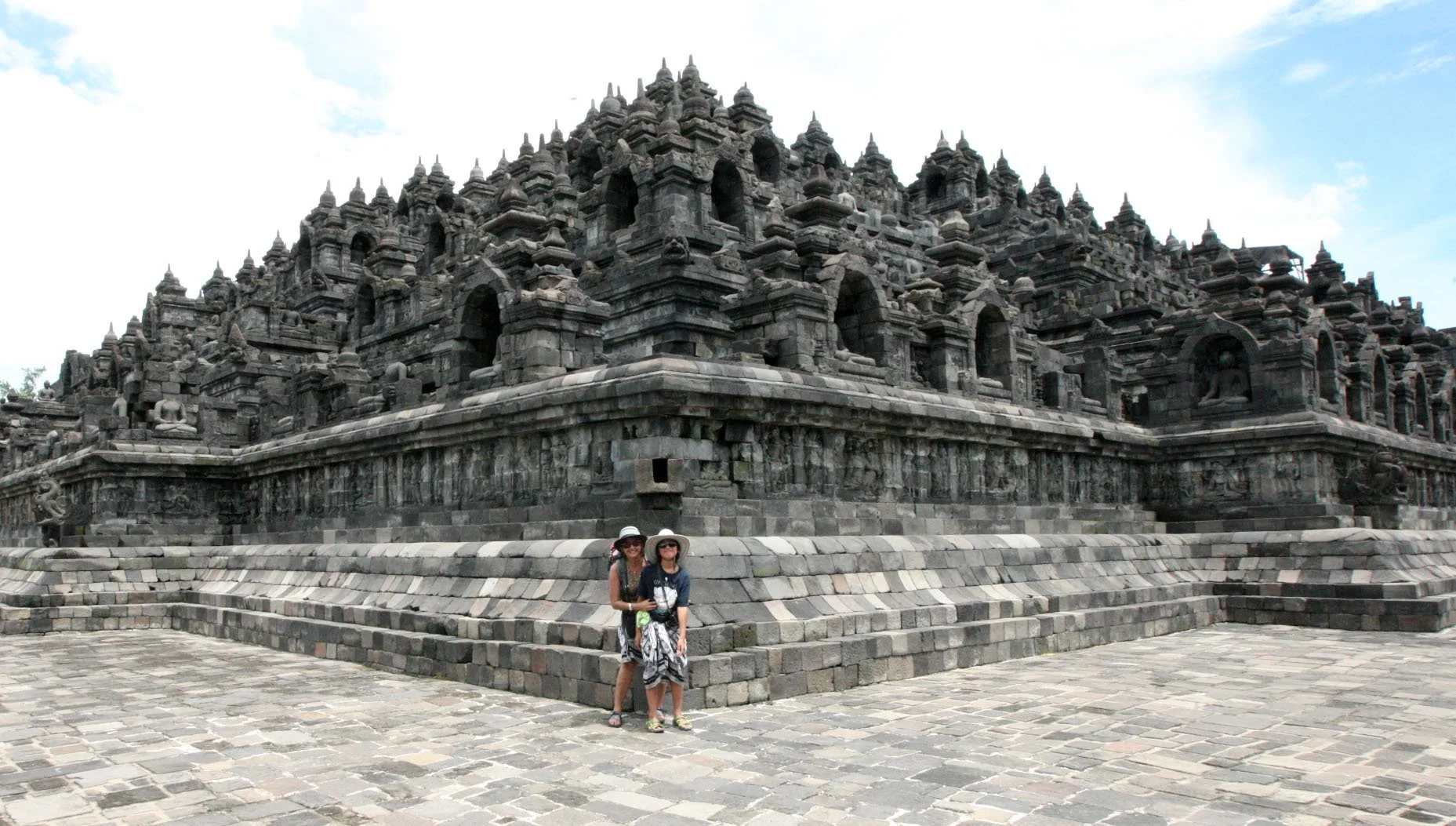 BOROBUDUR RUINS - YOGYAKARTA INDONESIA (138).JPG