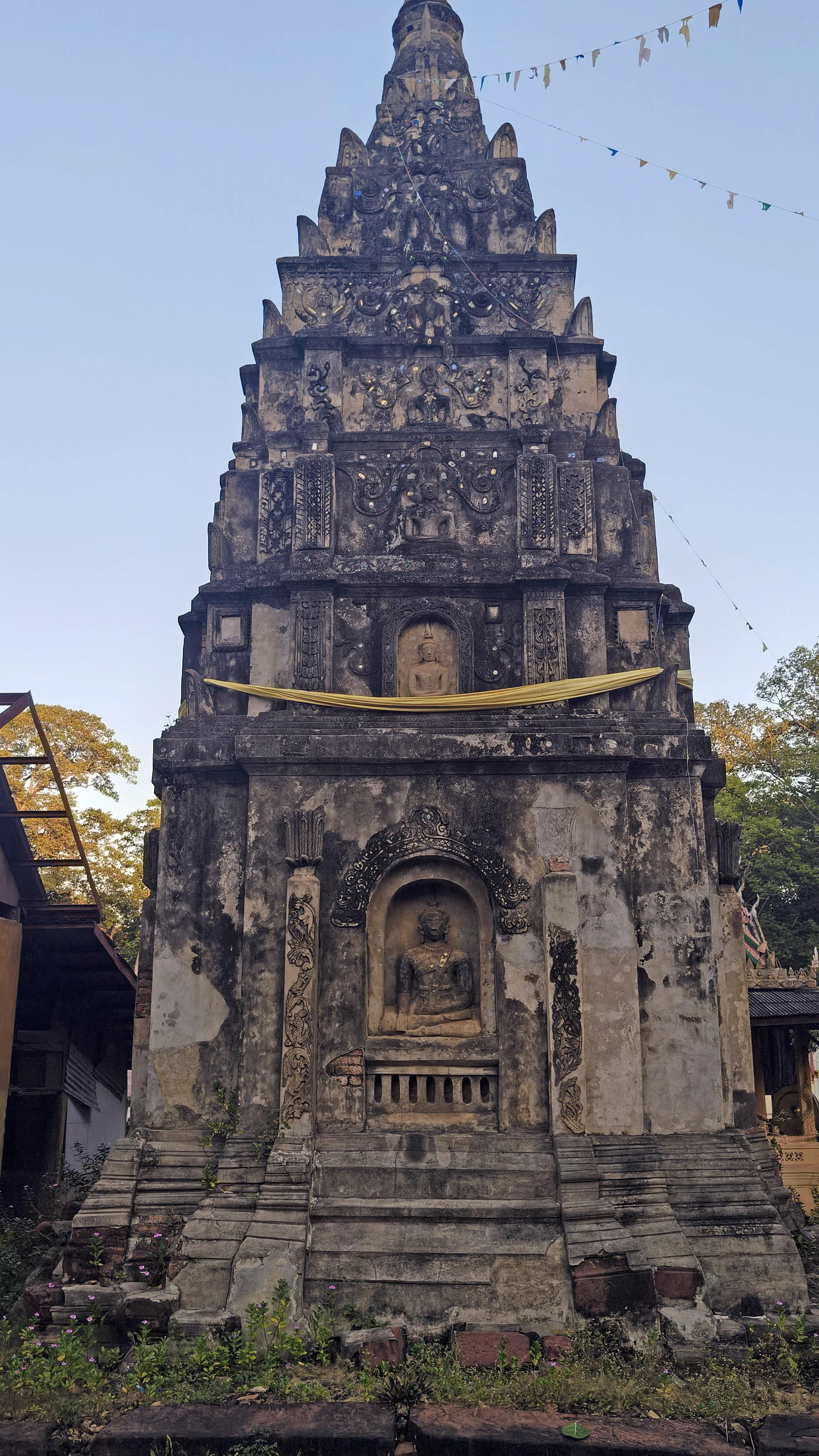 Wat Ku Phra Kona - Roi Et (25).jpg