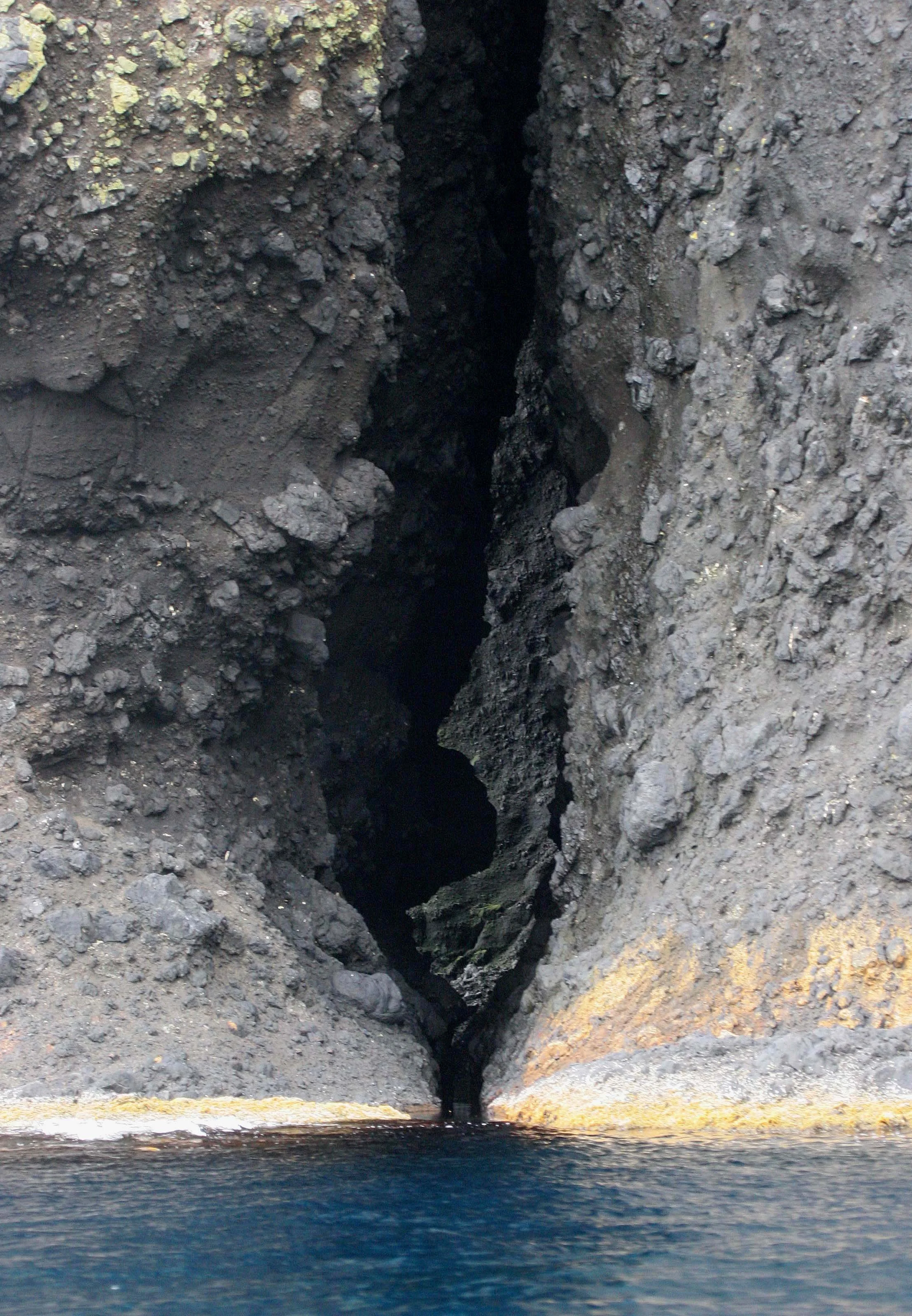 KURIL ISLANDS - VIEWS LANDSCAPES AND GEOLOGY (151).jpg