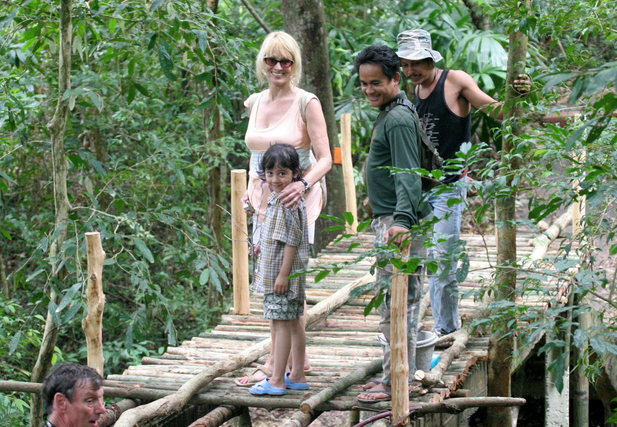 KOH LANTA - 2008 - HANGING IN LANTA (4).JPG