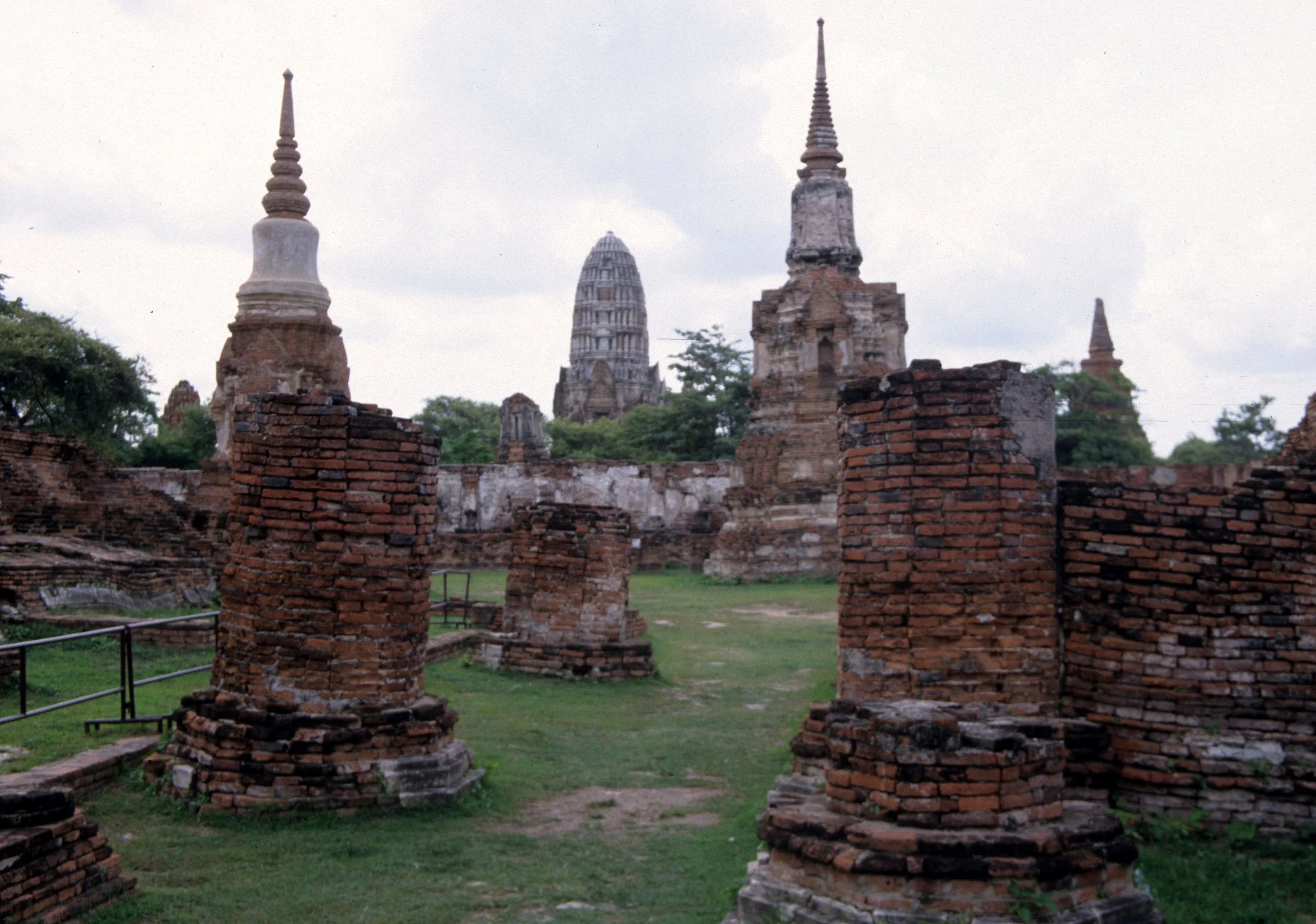 AYUDTHAYA - IMPERIAL PALACE RUINS E.jpg