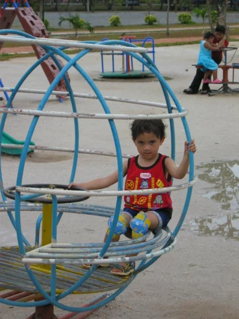2005 Nakhonsithammarat with Family (75).jpg