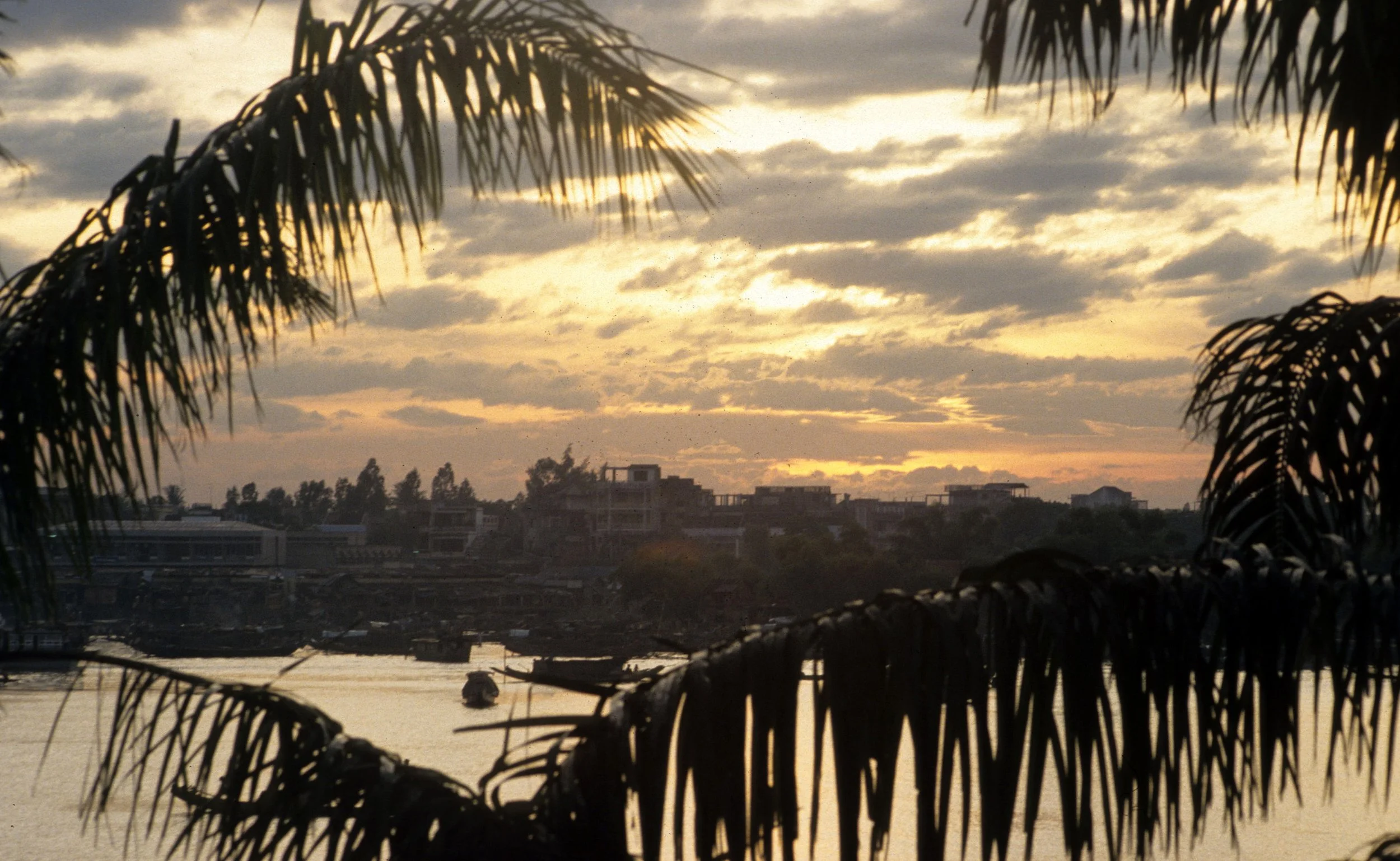HUE - HUONG GIANG SUNSET 1994.jpg