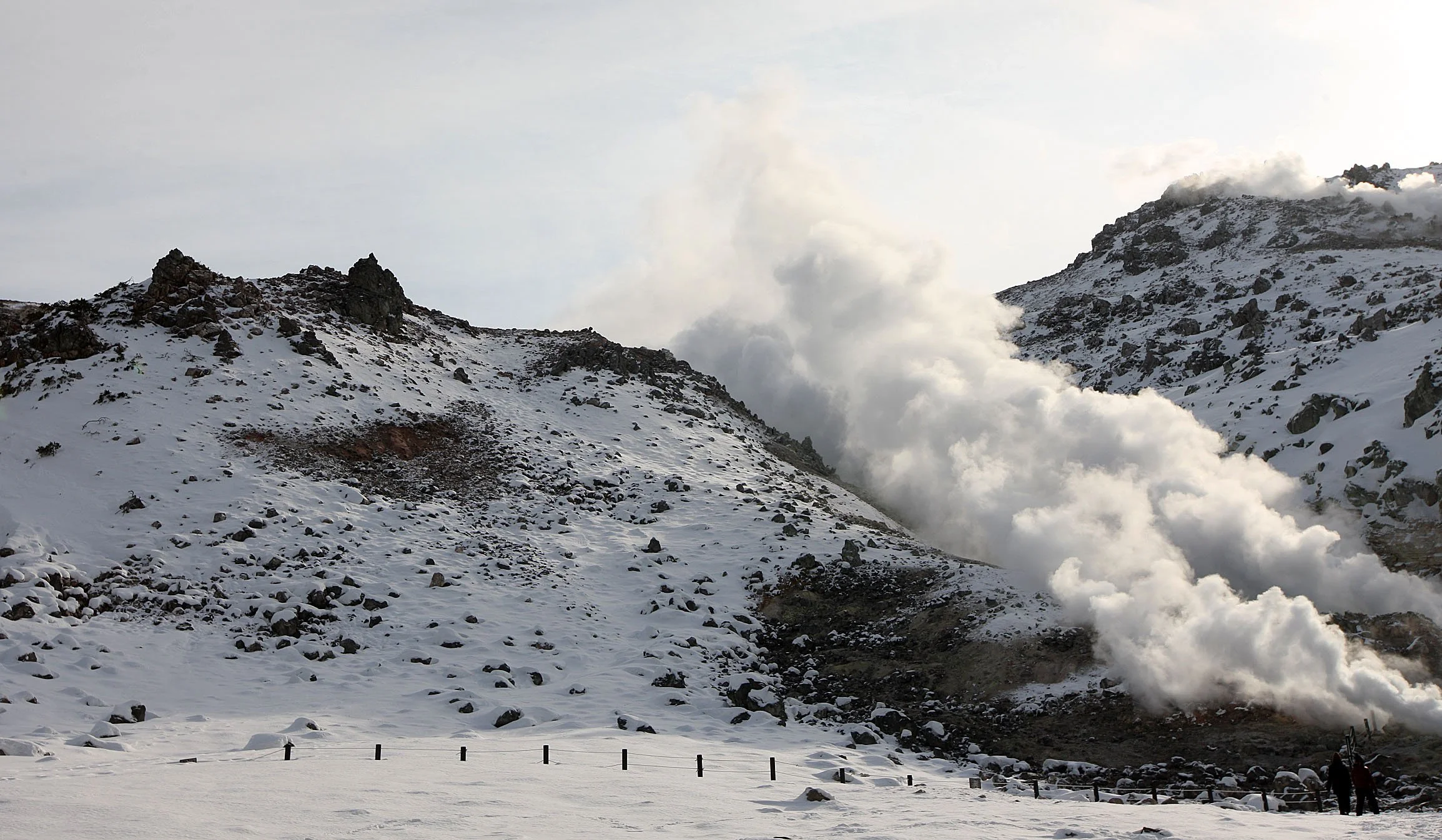 KUSSHARO LAKE, HOKKAIDO JAPAN - MT IWO FUMAROLES (1).JPG