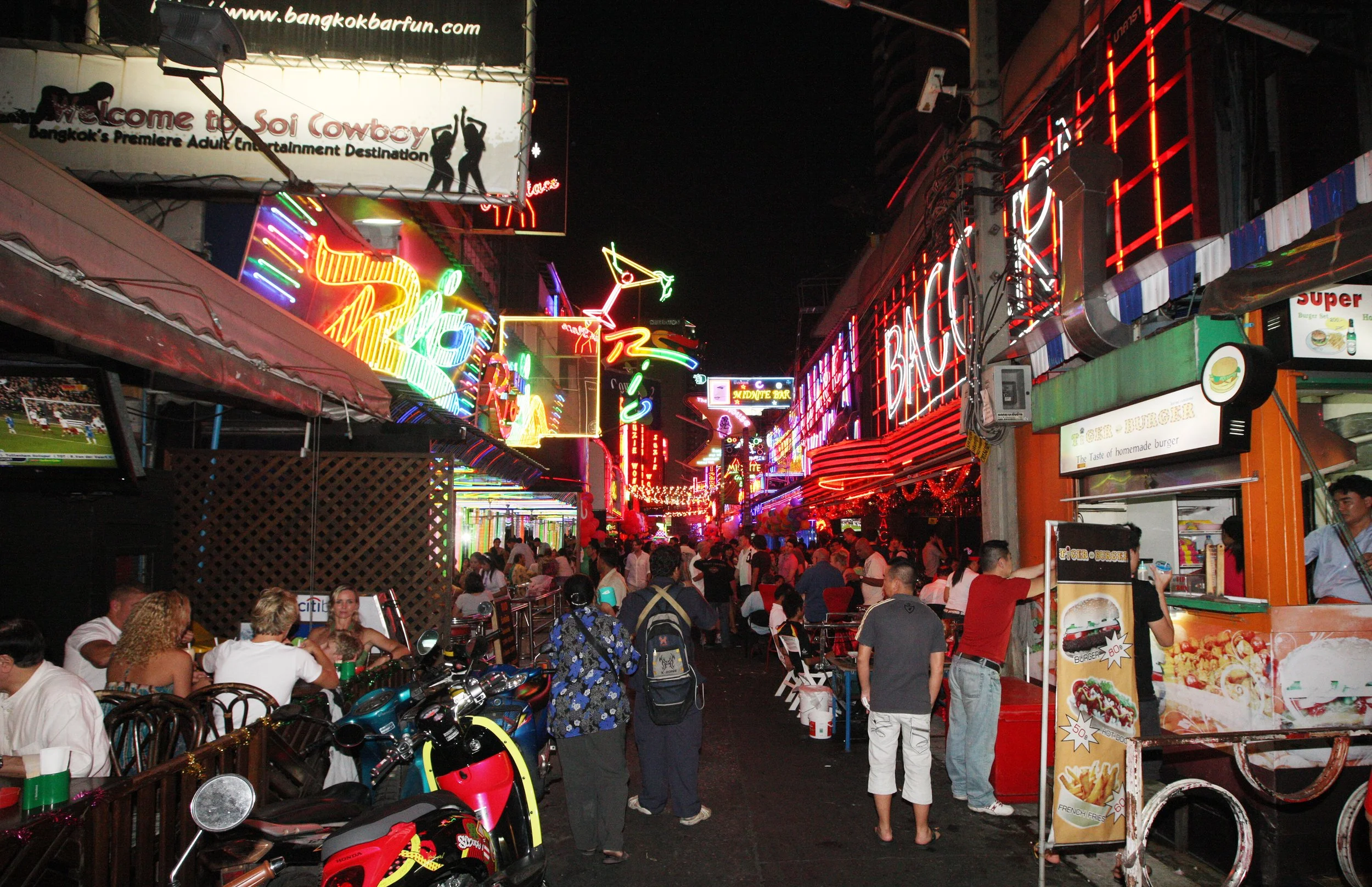 2012 Bangkok New Year's Eve on Soi Cowboy (6).JPG