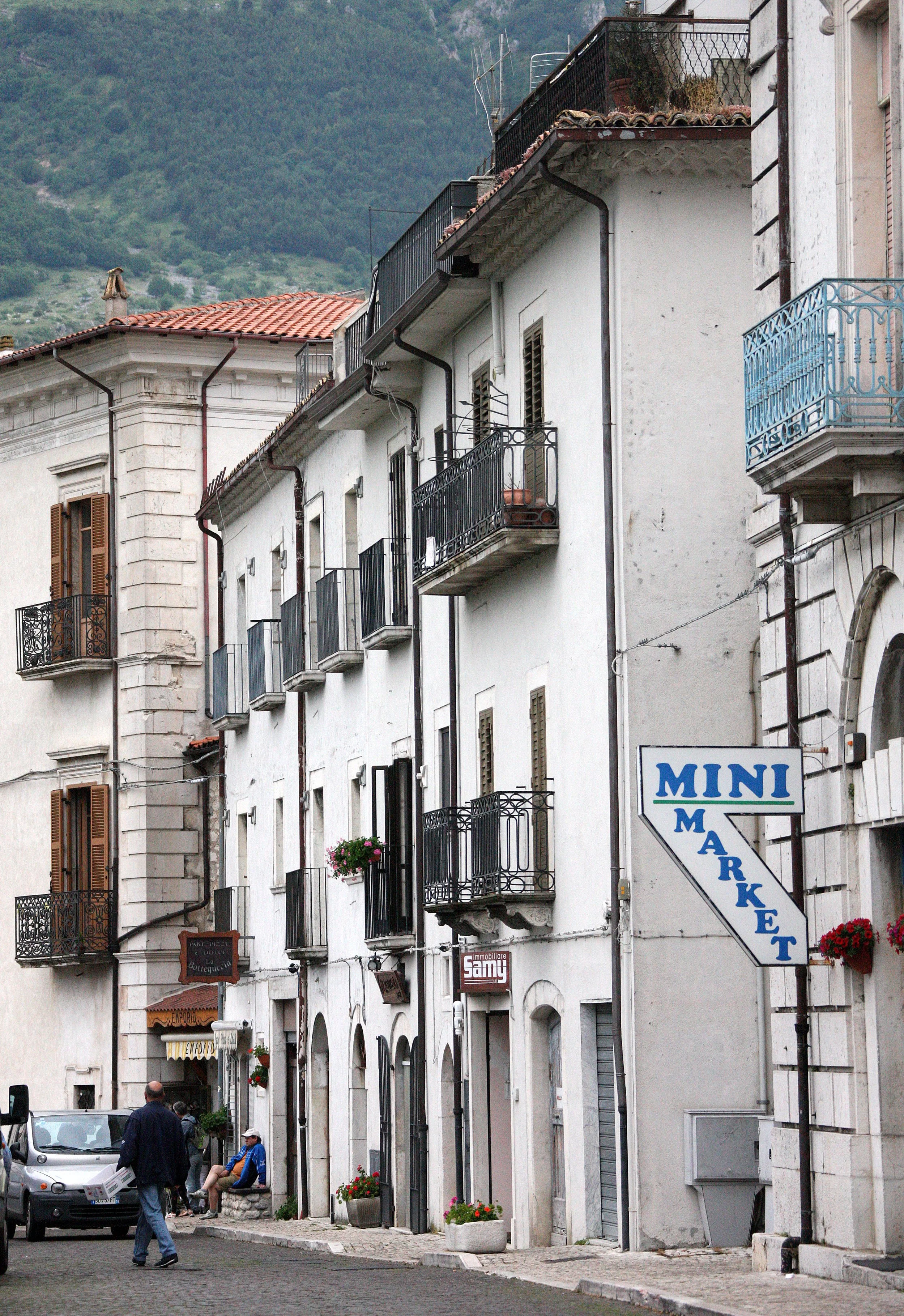 BARREA ITALY - ABRUZZO NATIONAL PARK ITALY (71).JPG
