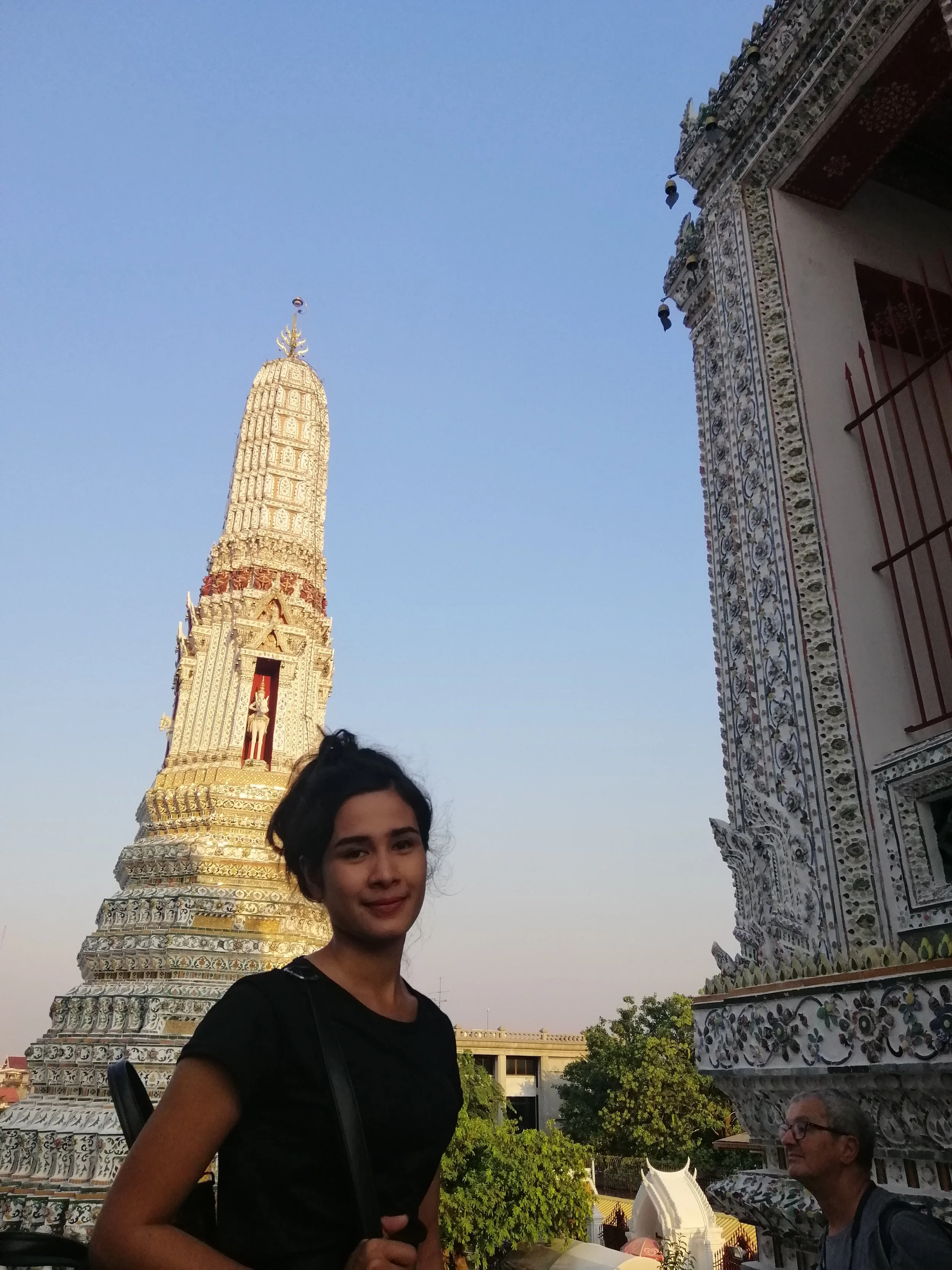 2018 Pics with Gift in Thailand (221).jpg