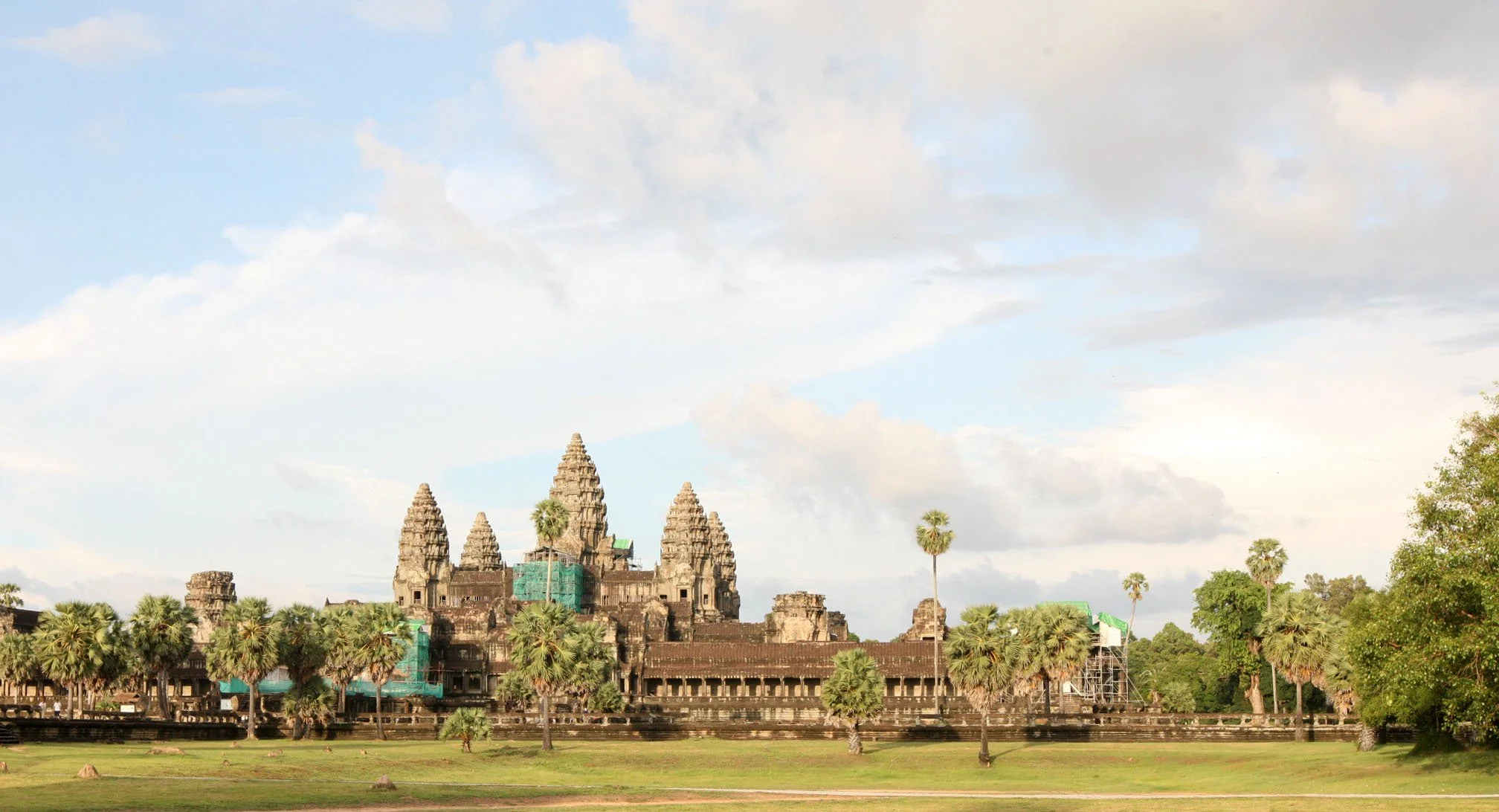 ANGKOR WAT TEMPLE - CAMBODIA - JULY 2010 (11).JPG