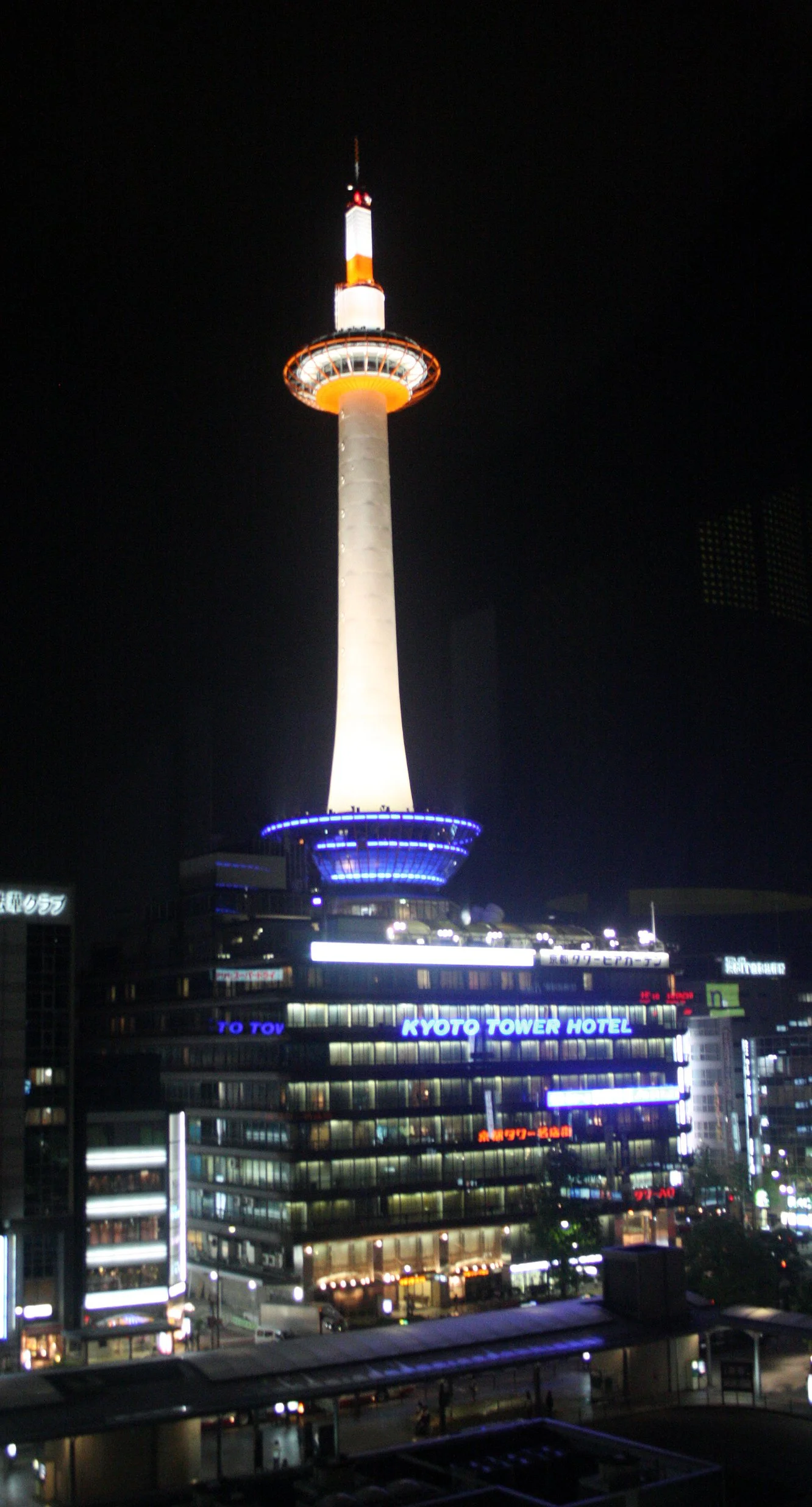 KYOTO - MAY 2009 - KYOTO TOWER.JPG