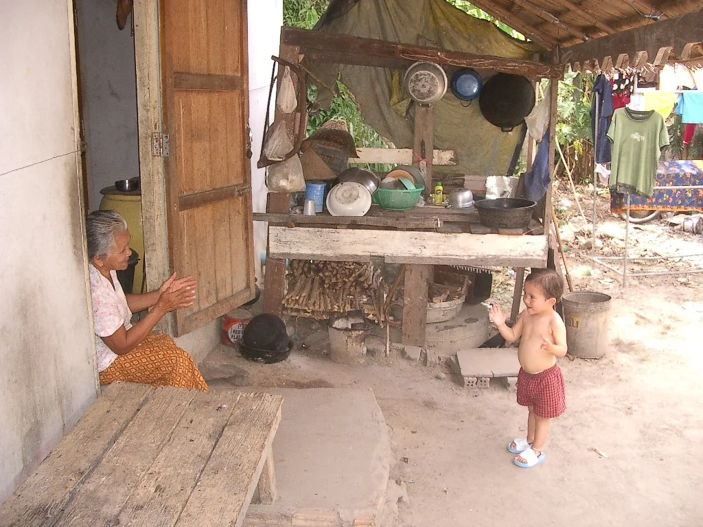 2004 Nakhonsithammarat with Family  (8).JPG