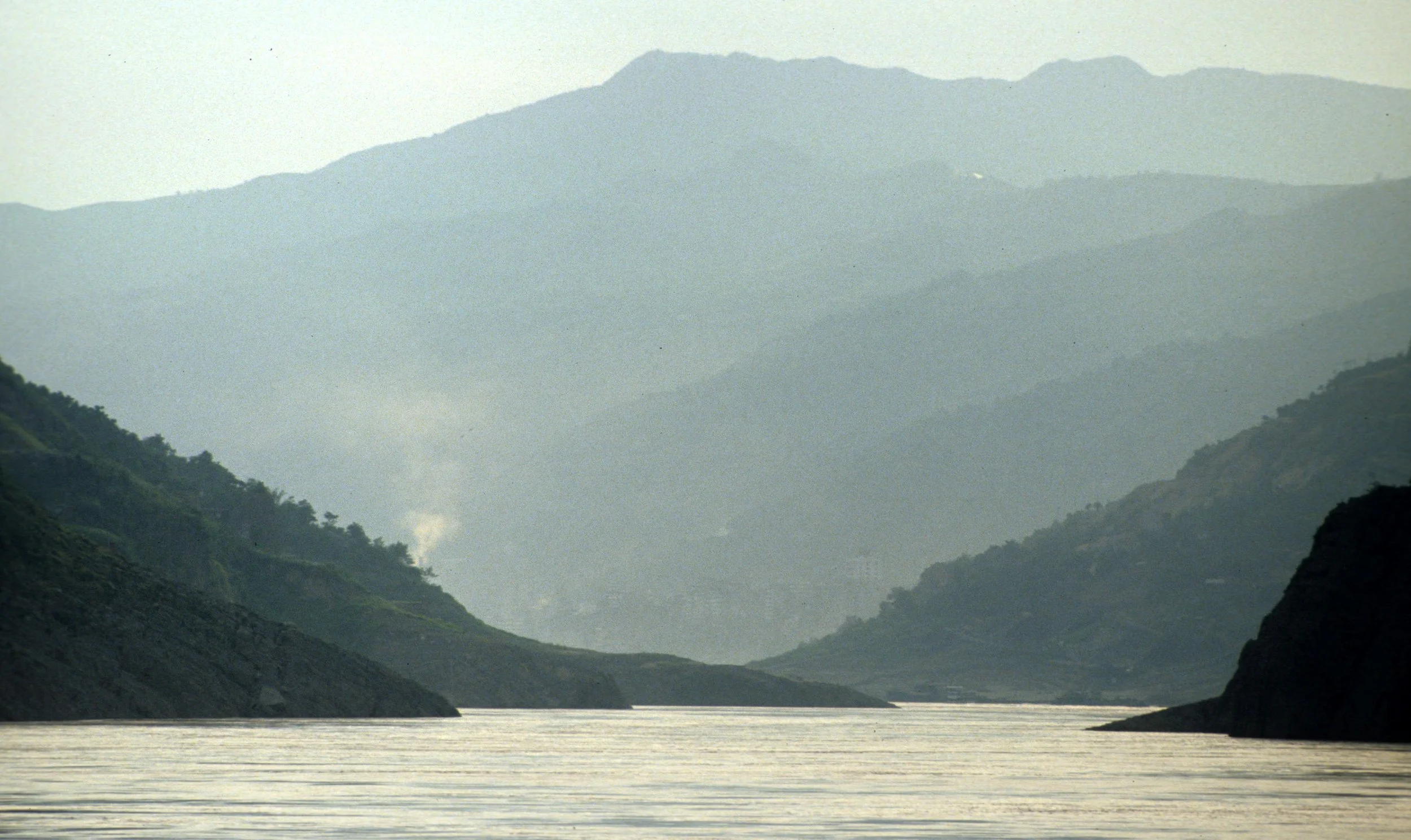 YANGTZE - THREE GORGES CRUISE SCENERY (24).jpg