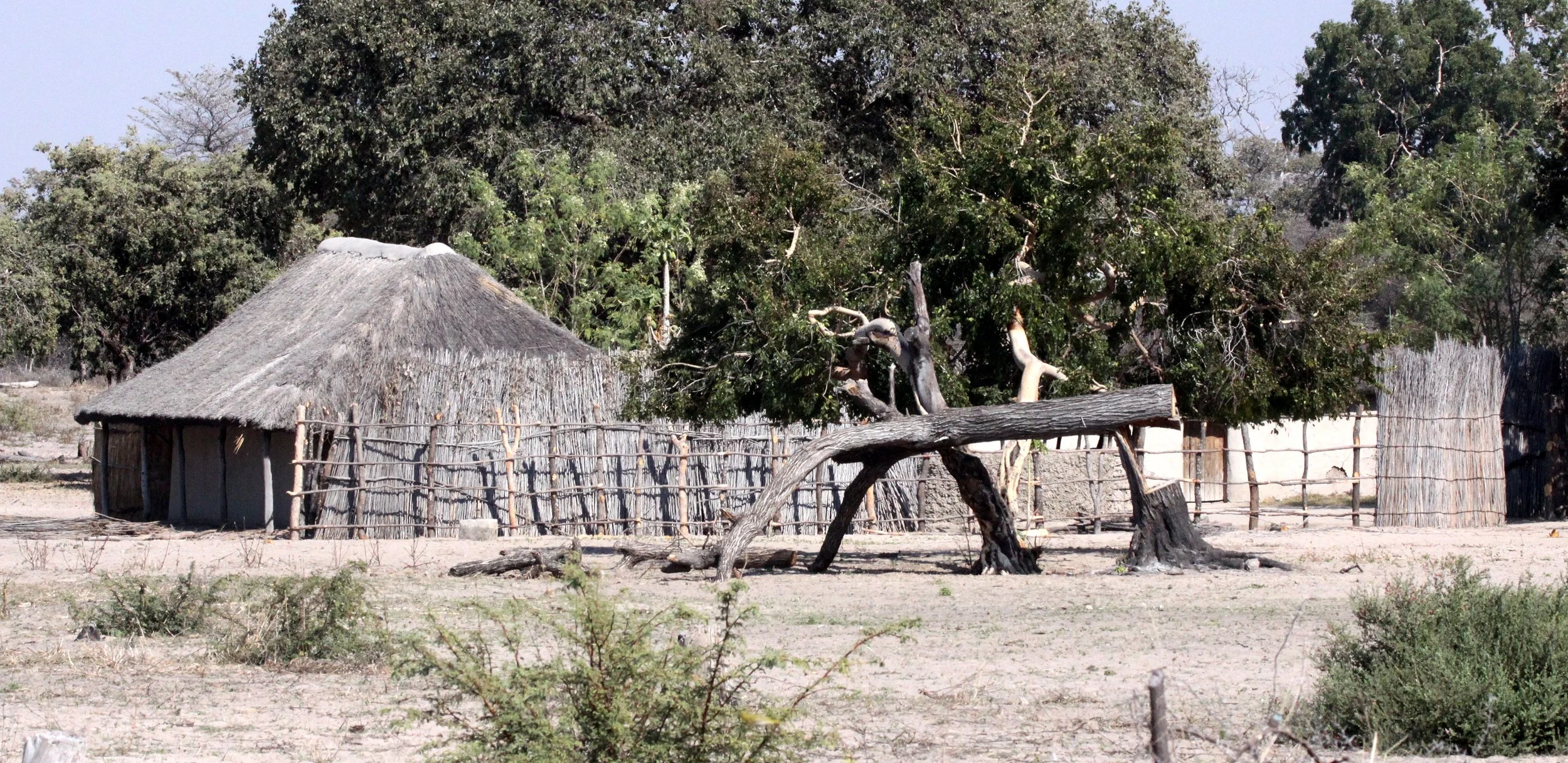 NAMIBIA - CAPRIVI STRIP - TSWANA VILLAGES ALONG THE ROAD (3).JPG
