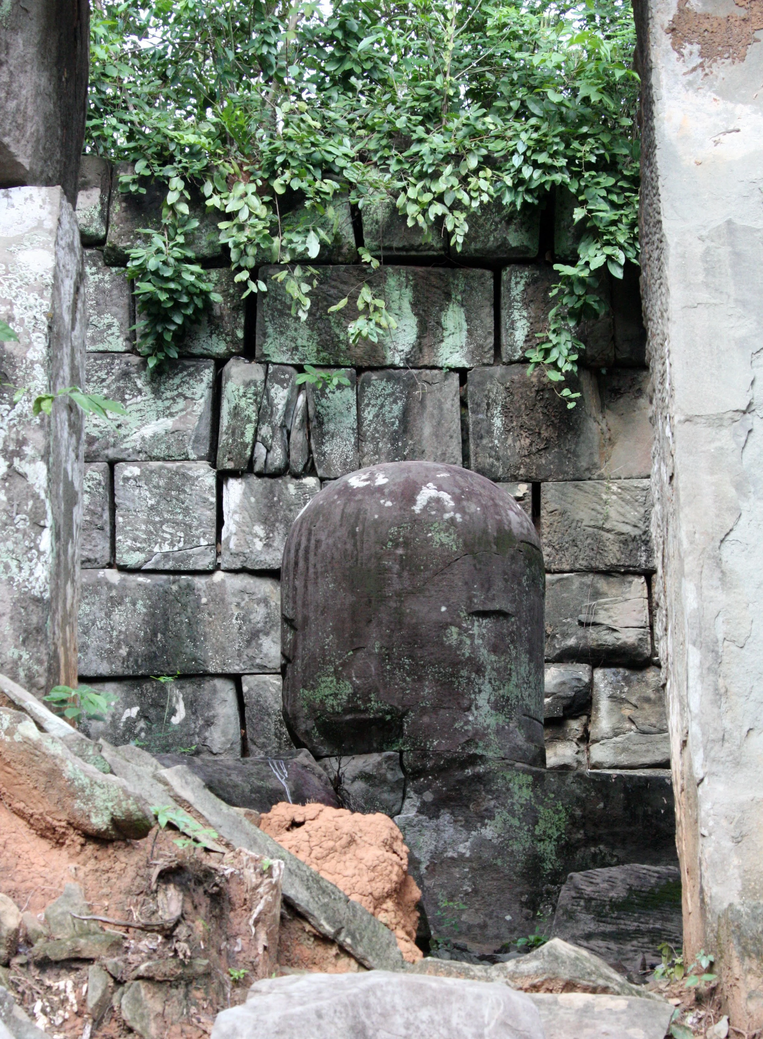 KOH KER TEMPLE CAMBODIA (41).JPG
