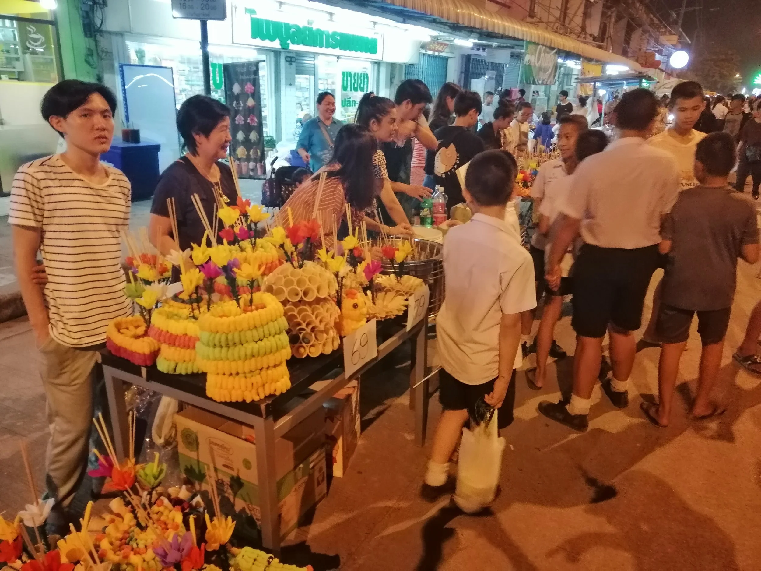 2018 Pics with Gift in Thailand (103).jpg