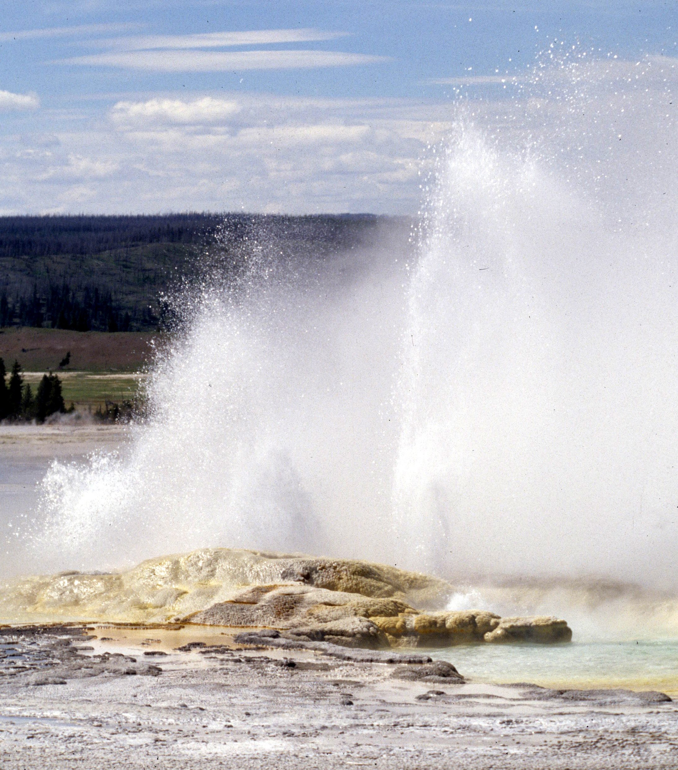 YELLOWSTONE - GEYSER VALLEY F.jpg