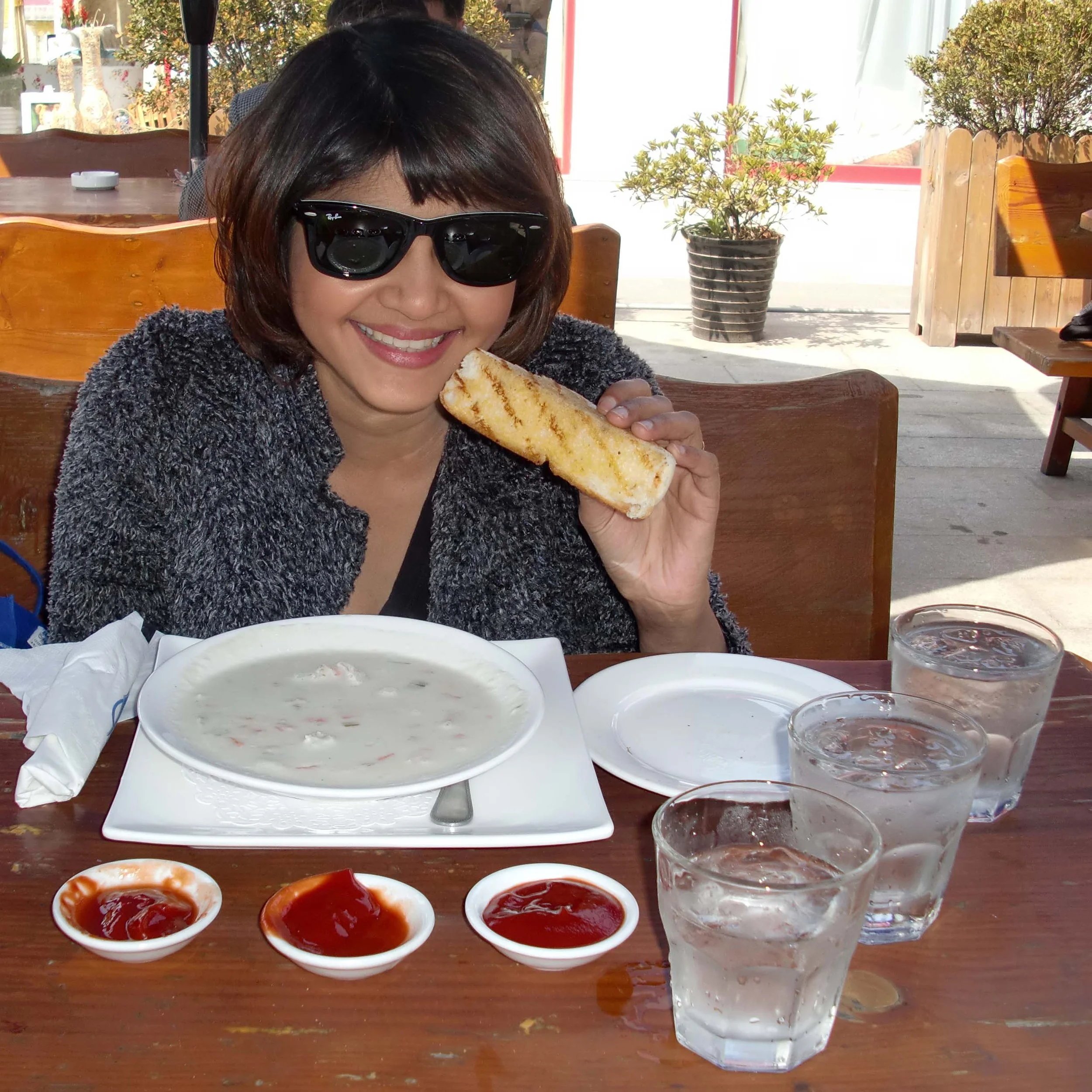 2011-3-12 DAY AT THE THUMB PLAZA (1).JPG