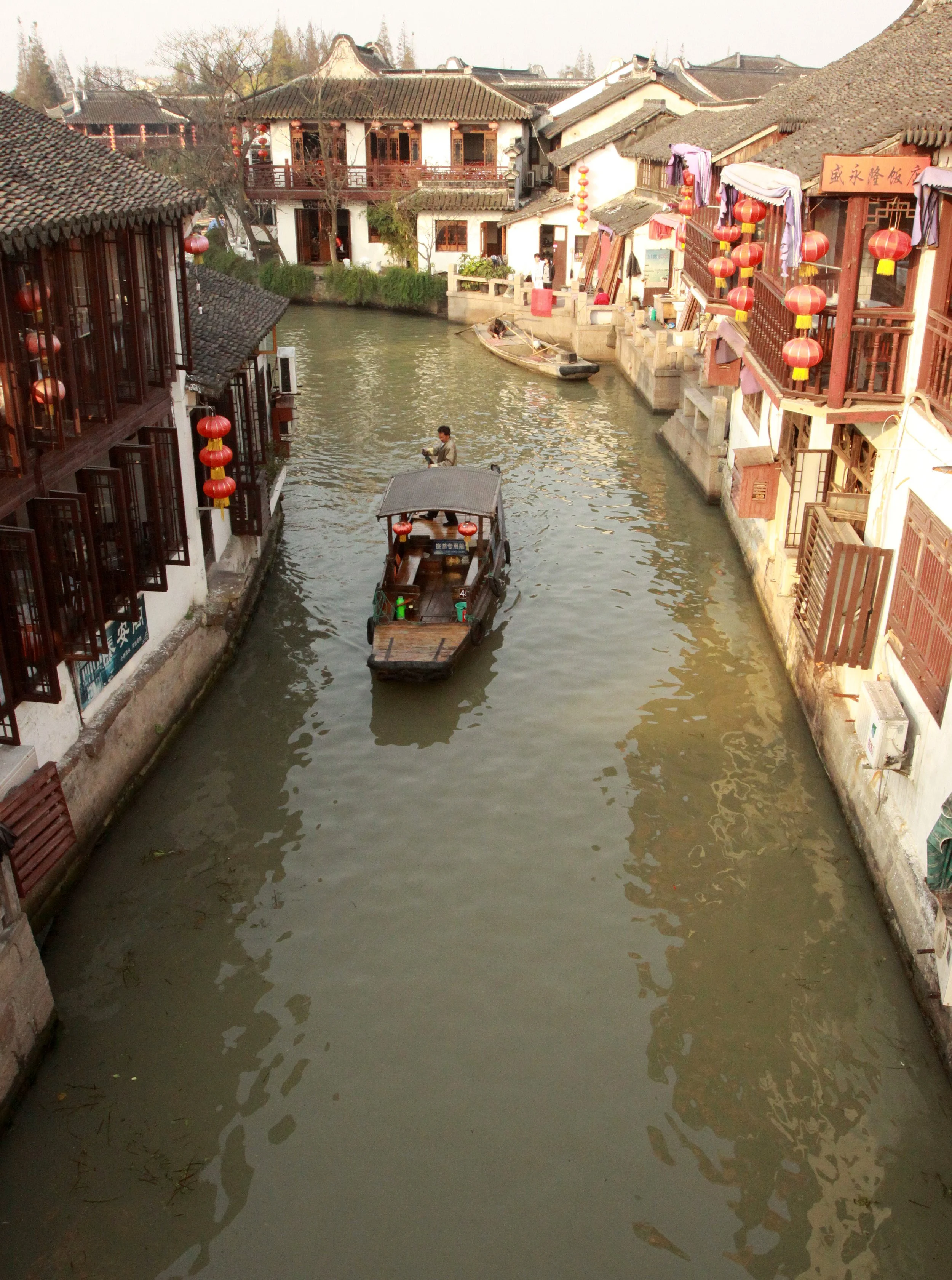 ZHUJIAJIAO WATER TOWN - NOVEMBER 20 2011 (62).JPG
