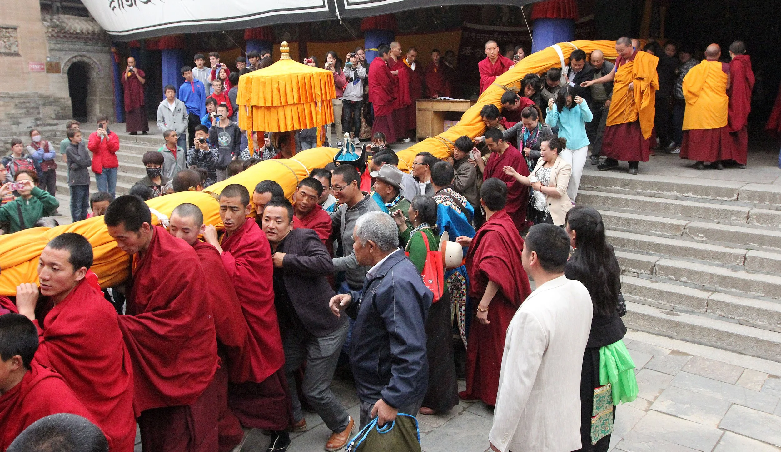 KUMBUM MONASTERY - QINGHAI - SUNNING BUDDHA FESTIVAL 2013 (101).JPG
