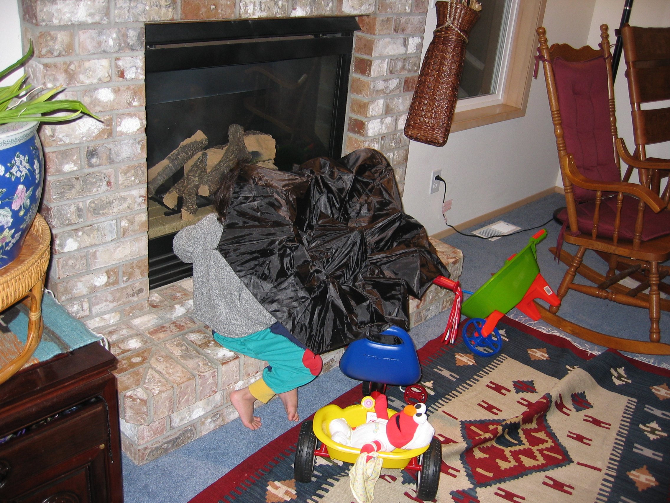 2005-12-30 HANGING AT HOME (2).JPG