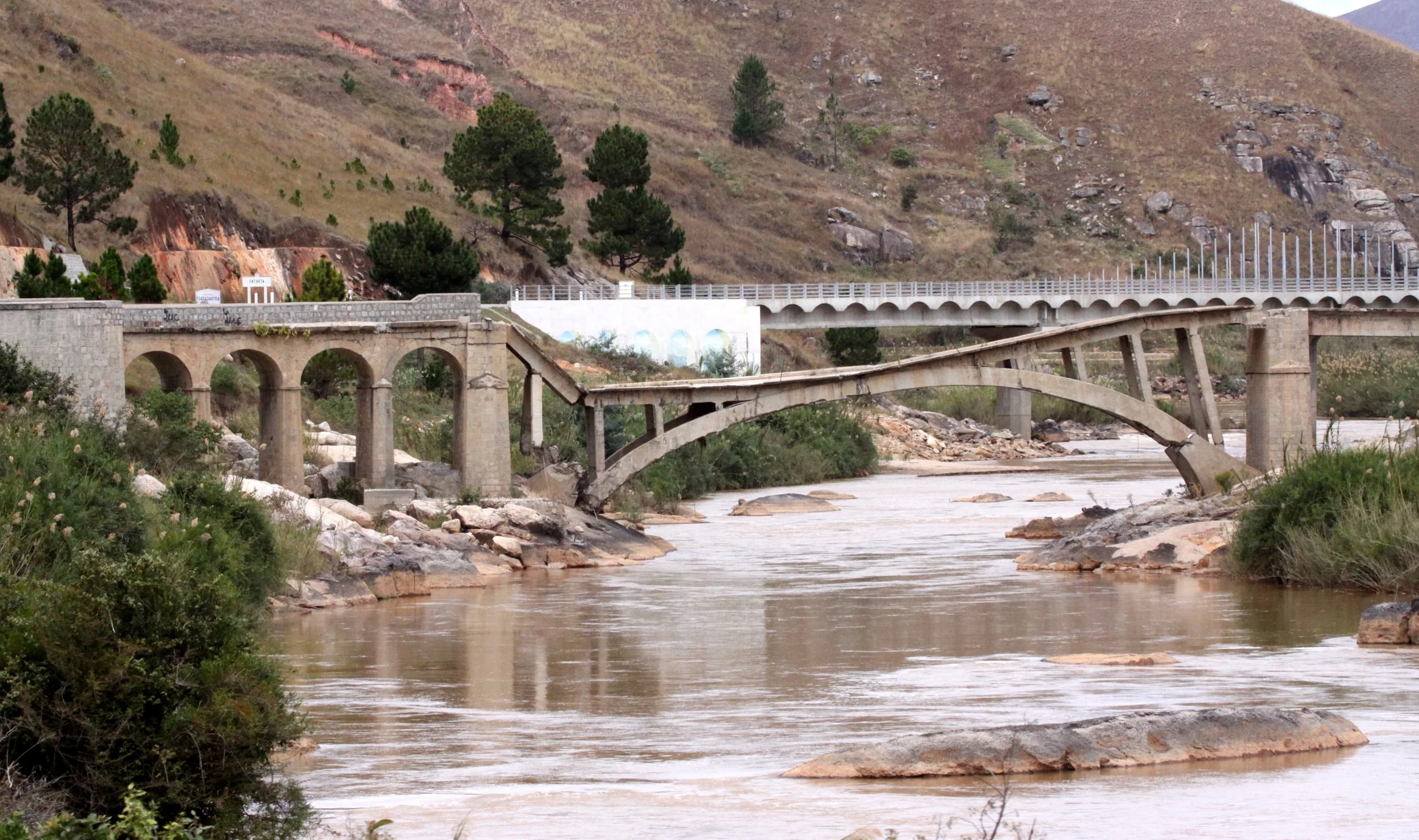 CENTRAL HIGHLANDS - ROAD TO RANOMAFANA (67).JPG