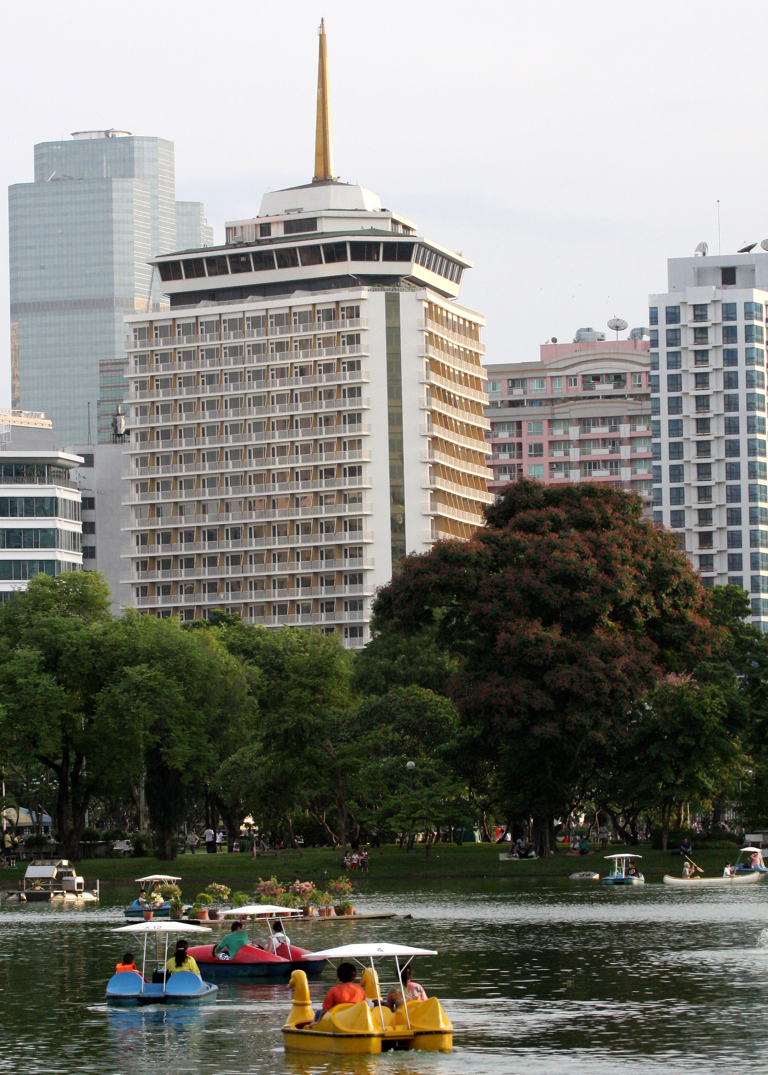 2008 Bangkok Scenes & Thonburi Canals (18).JPG