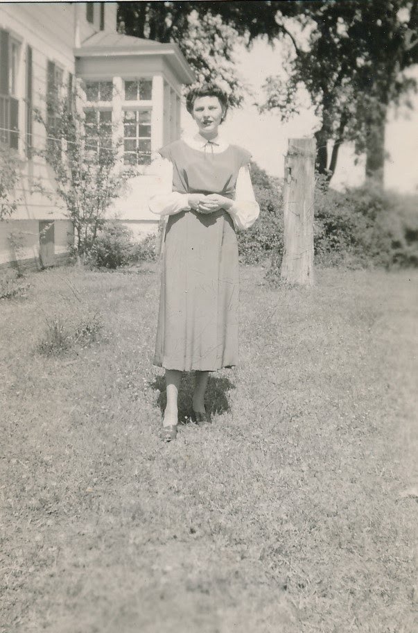 1950-06-18 Bumpa's-GG keeping her hands to herself.jpg