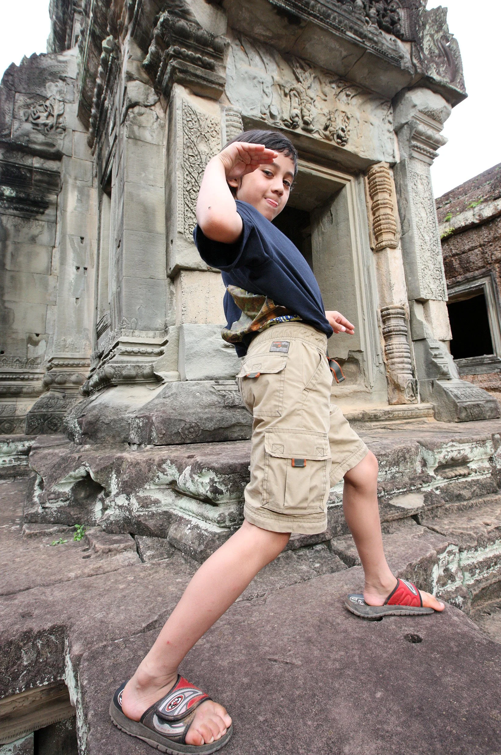 BANTEAY SAMRE TEMPLE - CAMBODIA (17).JPG