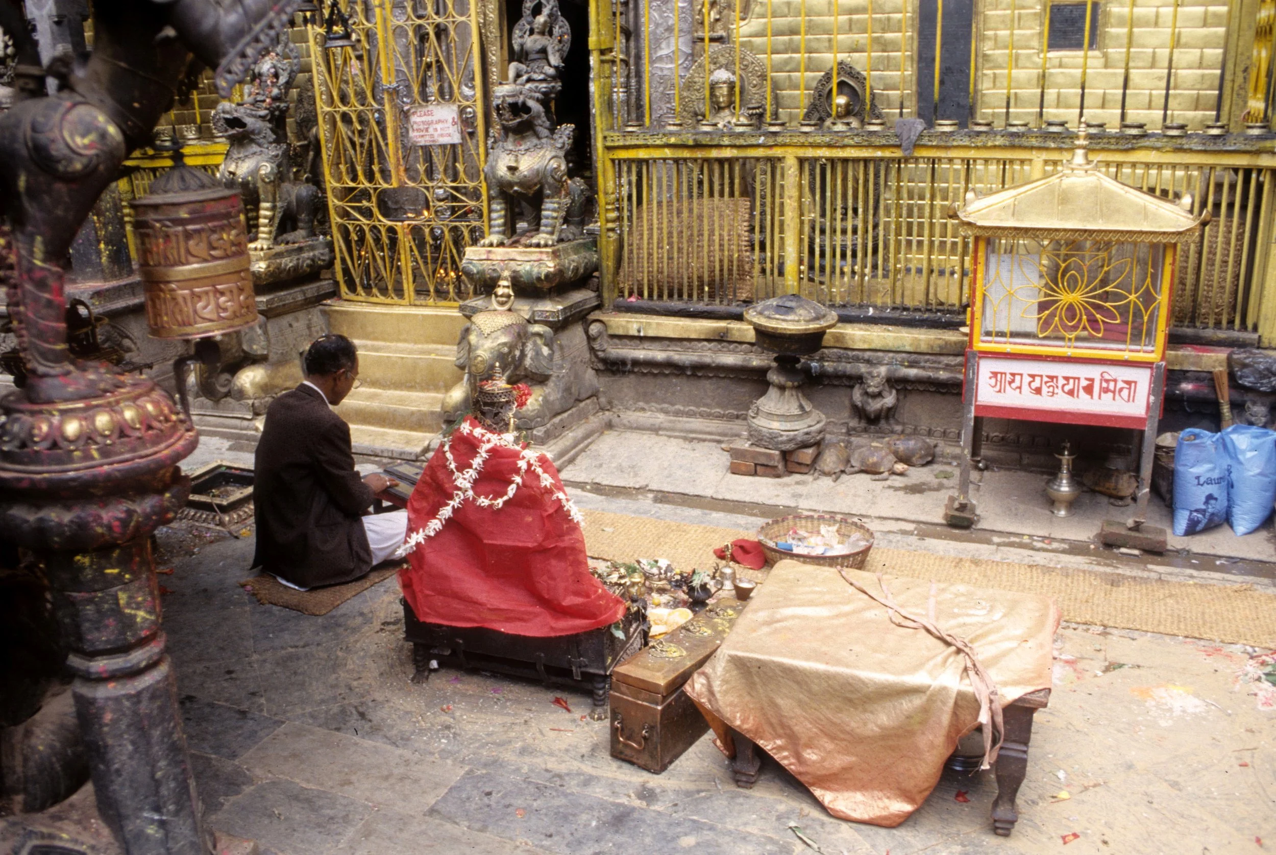 NEPAL - KATMANDU - BUDDHIST TEMPLE A.jpg