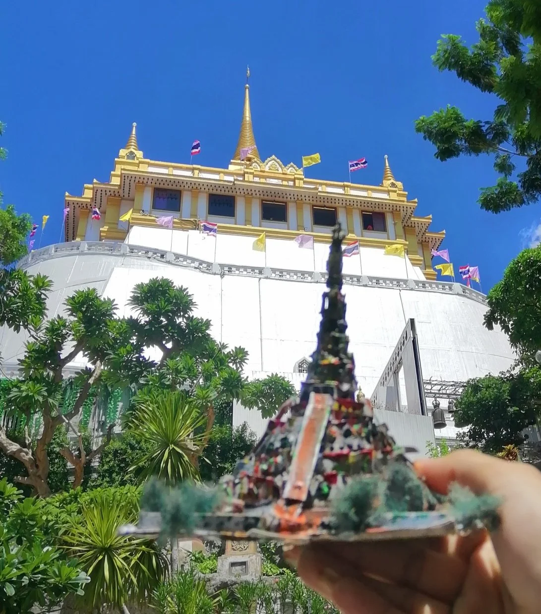 2020 Bagnkok - Wat Sakket visit to see Vulture Statue (104).jpg