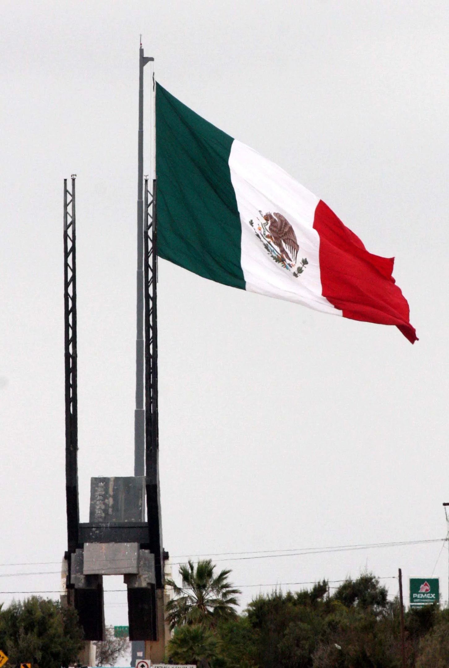 GUERRERO NEGRO - MILITARY CHECKPOINT.JPG