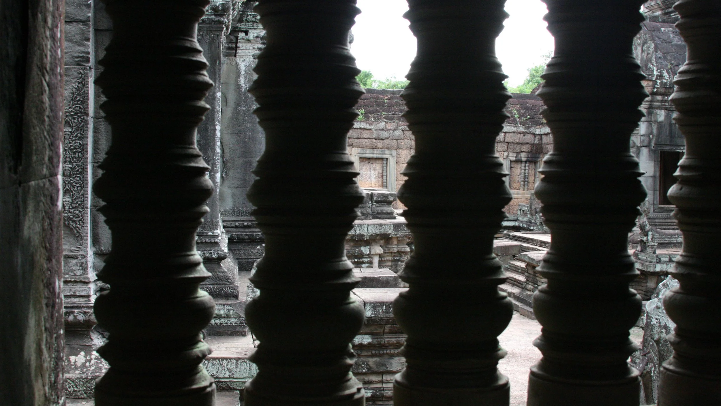 BANTEAY SREI TEMPLE CAMBODIA - JULY 2010 (41).JPG