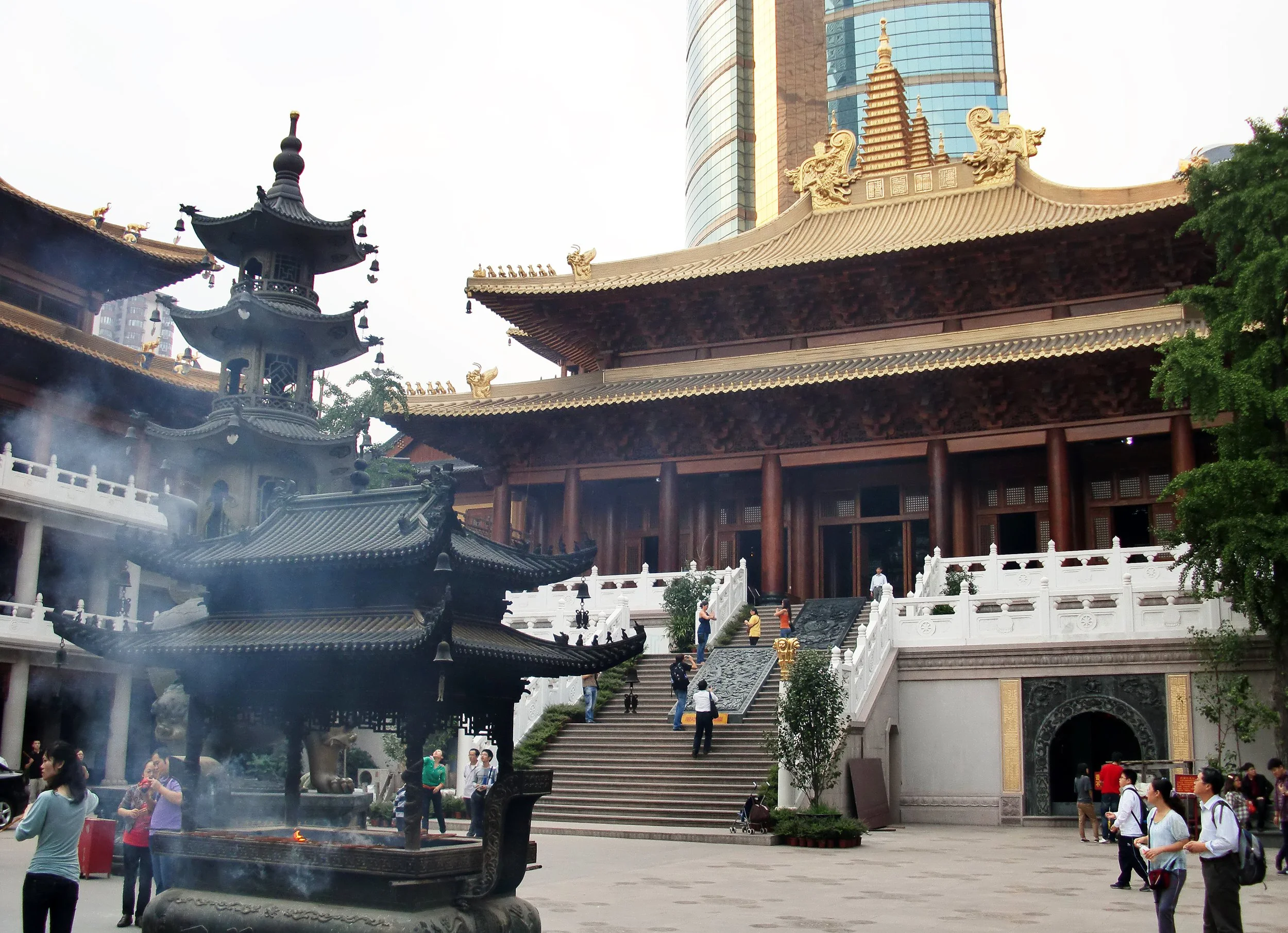 2010-10-3 JING'AN TEMPLE SHANGHAI (2).JPG