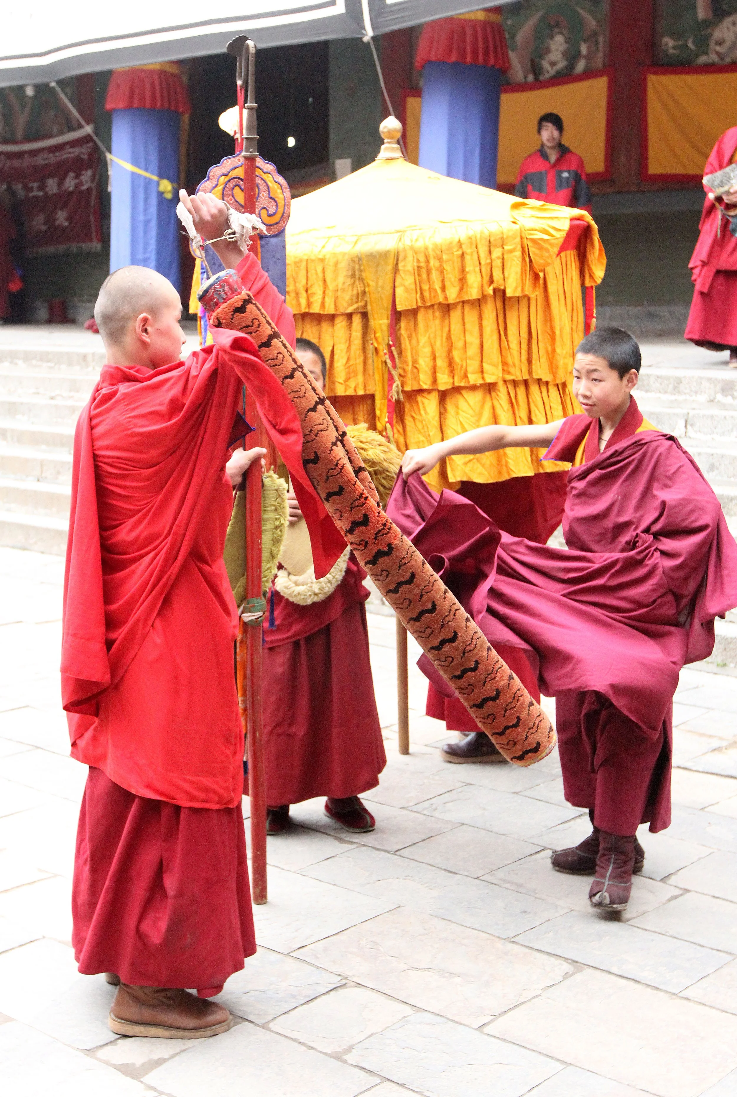 KUMBUM MONASTERY - QINGHAI - SUNNING BUDDHA FESTIVAL 2013 (67).JPG
